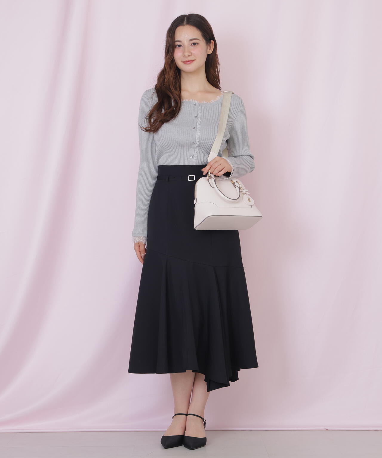 チャーム付きハンドバッグ