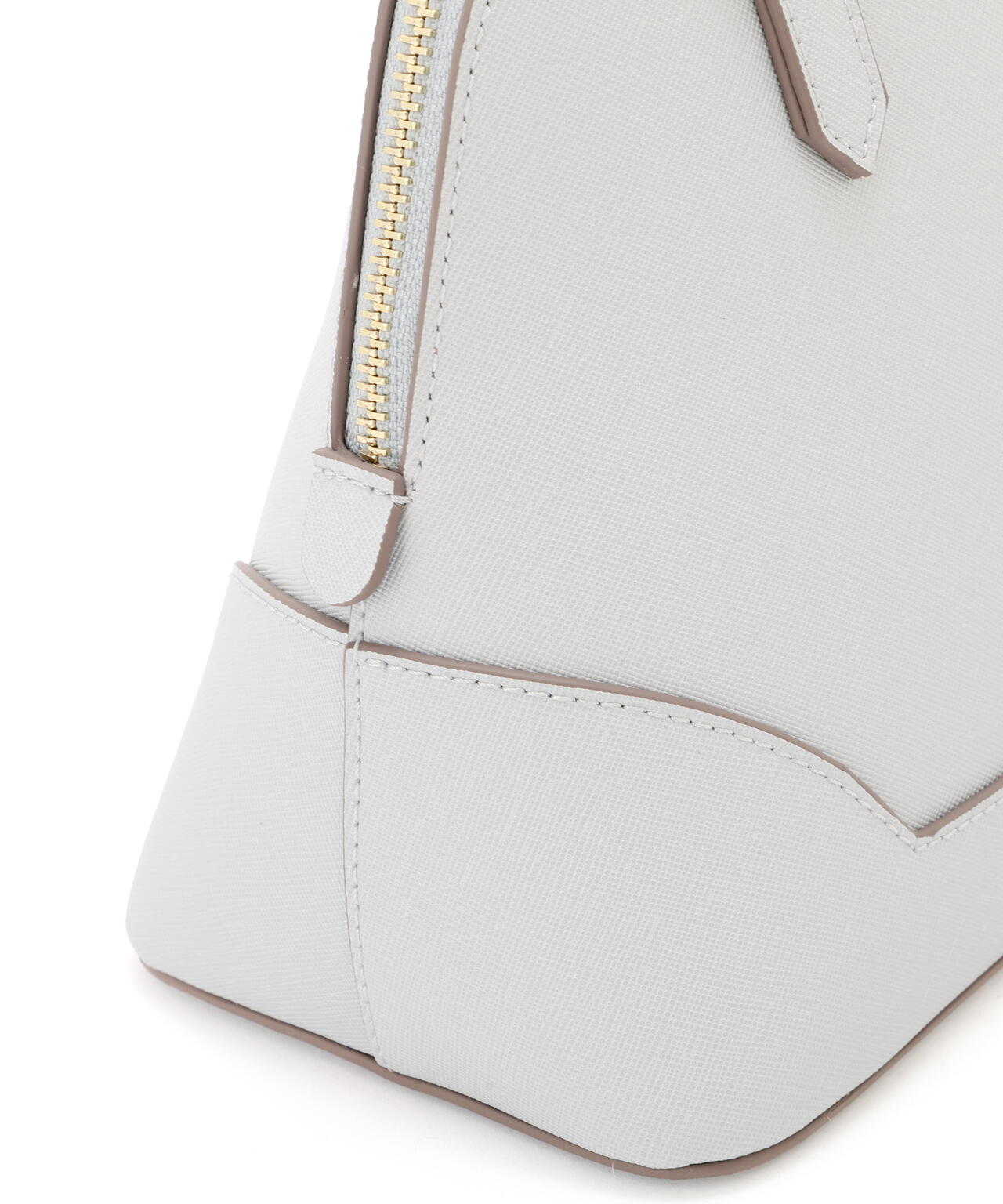 チャーム付きハンドバッグ