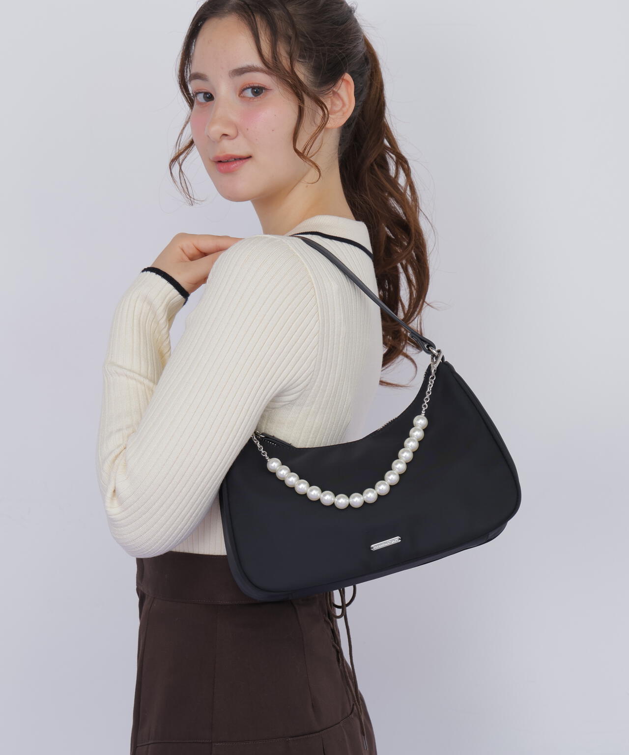 ワンハンドルハーフムーンバッグ