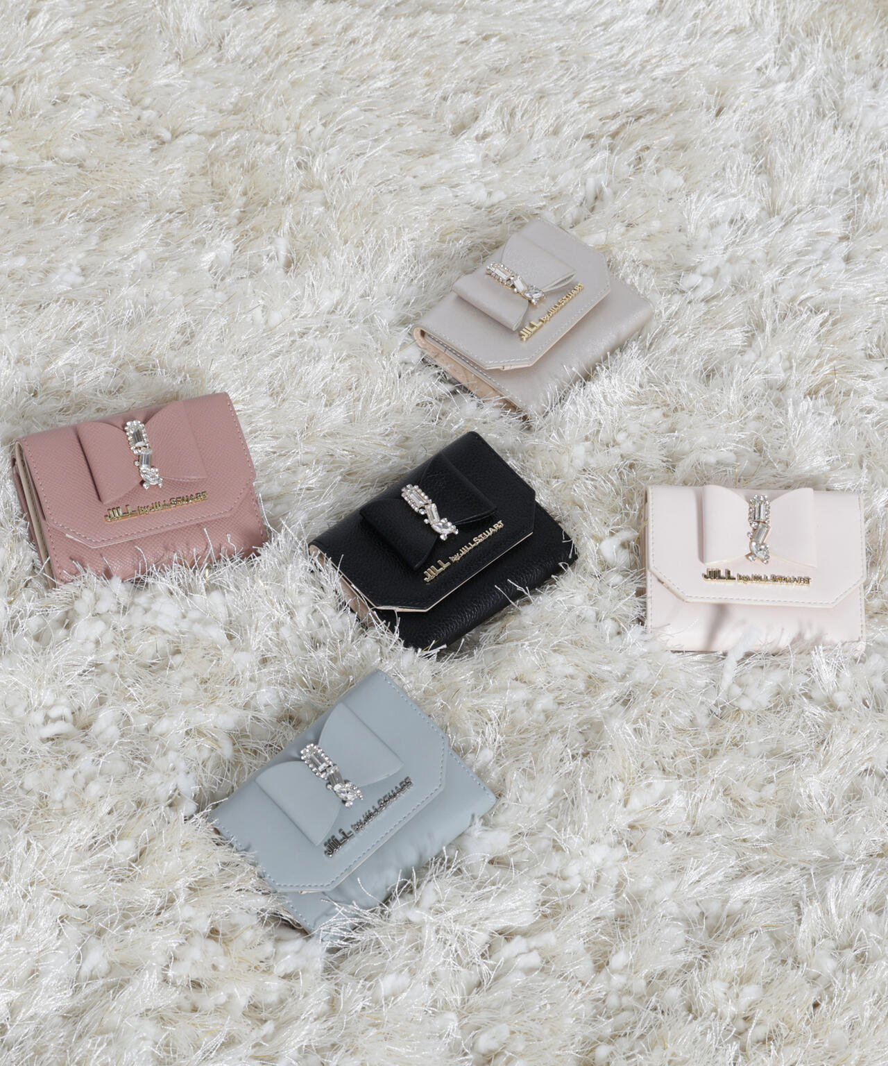 箱ありJILL by JILLSTUART リボンビジューウォレット アイボリー ジルバイジルスチュアート JILL by JILLSTUART リボンビジュー