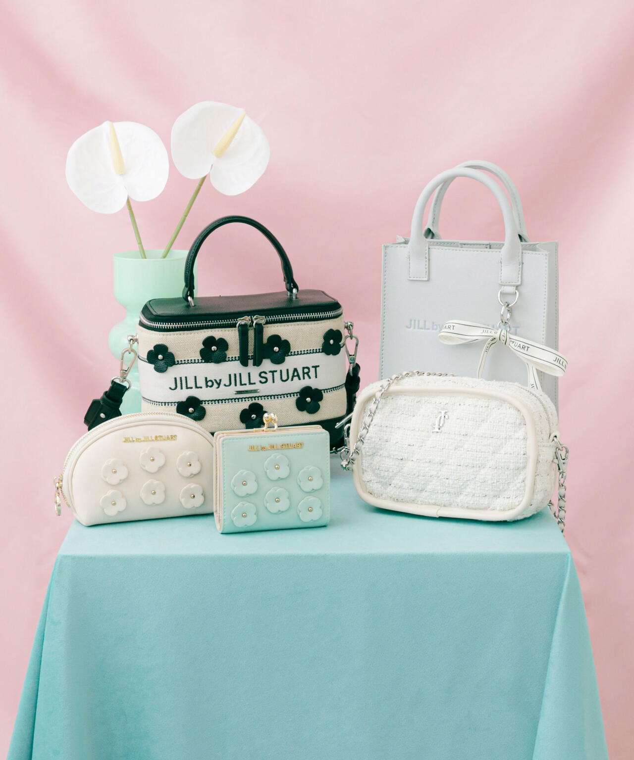 フラワーモチーフポーチ