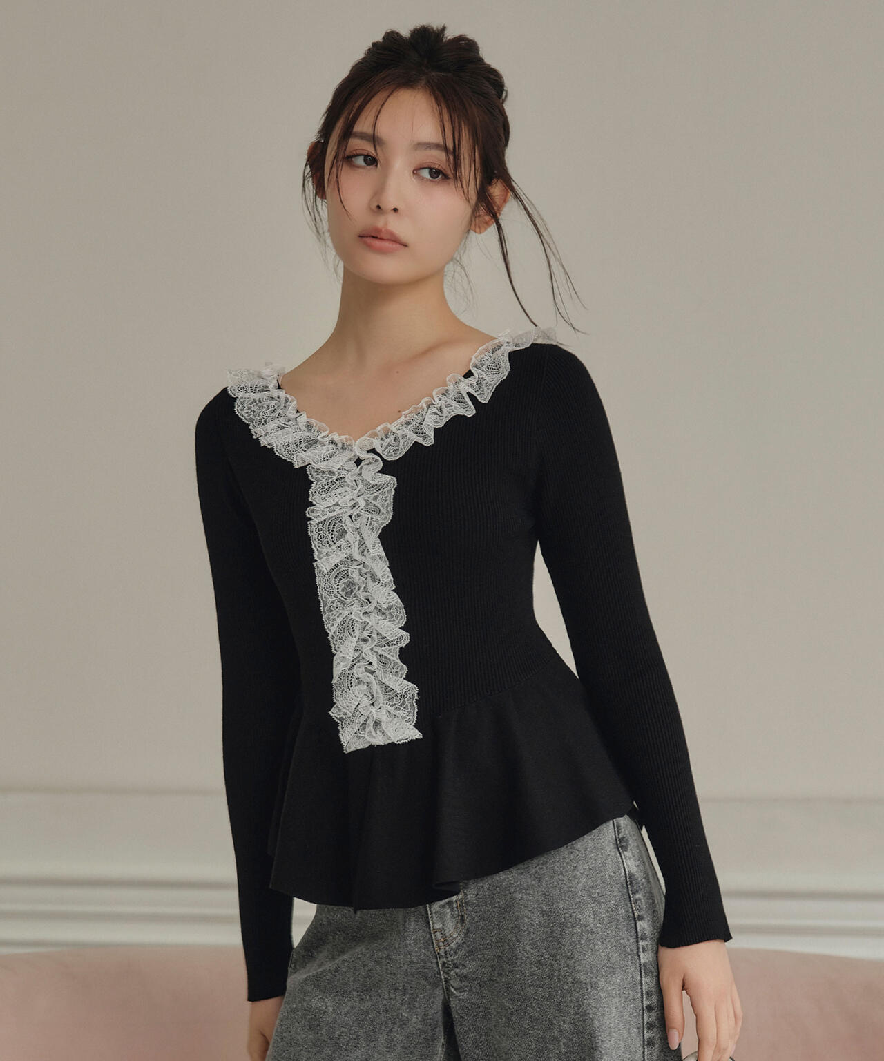 新品タグ付き レーストリムペプラムニット レーストリムペプラムニット | JILL by JILL STUART（ジル バイ ジル