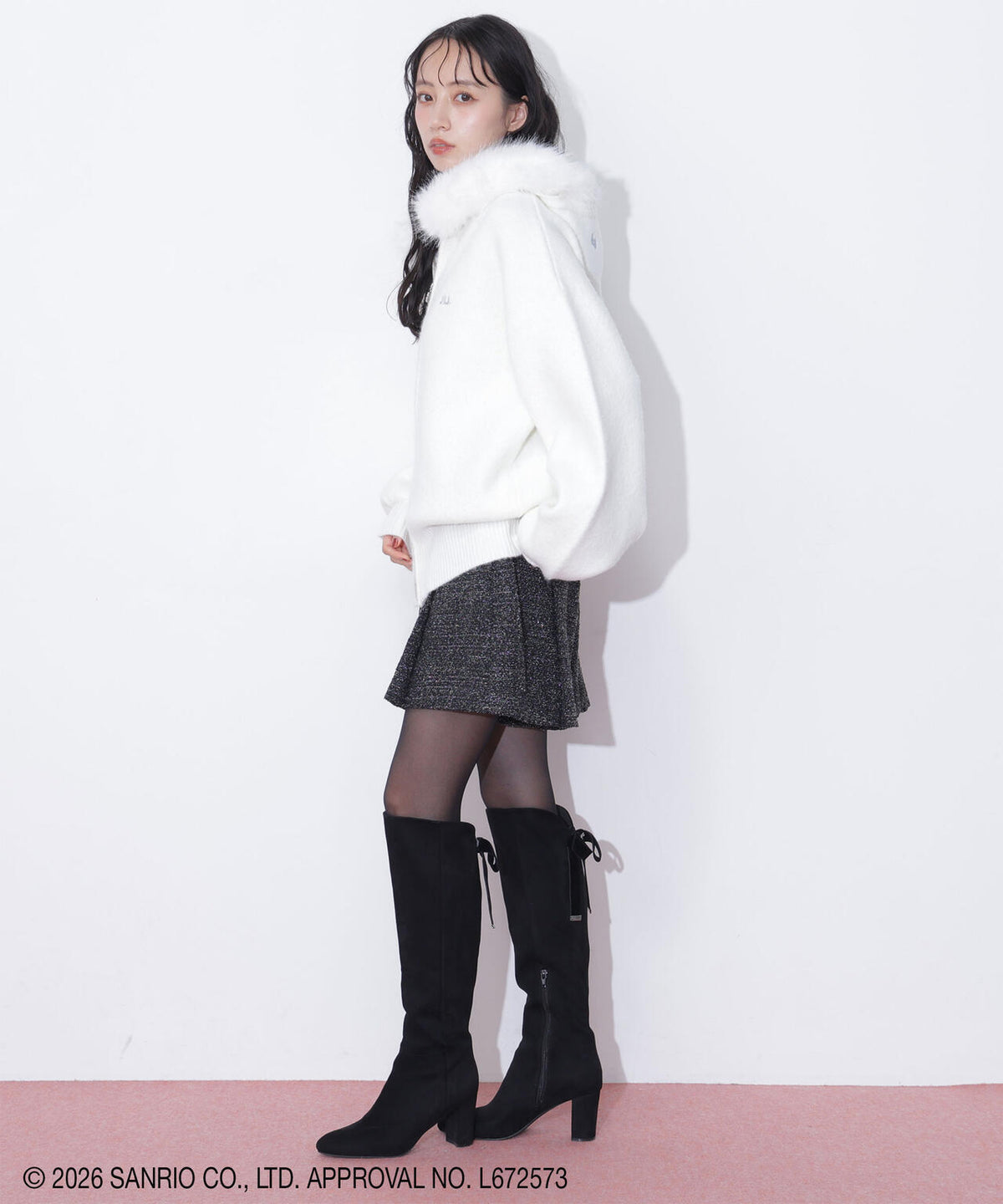 ＜ハローキティコラボ＞フェイクファー付きフーデイー