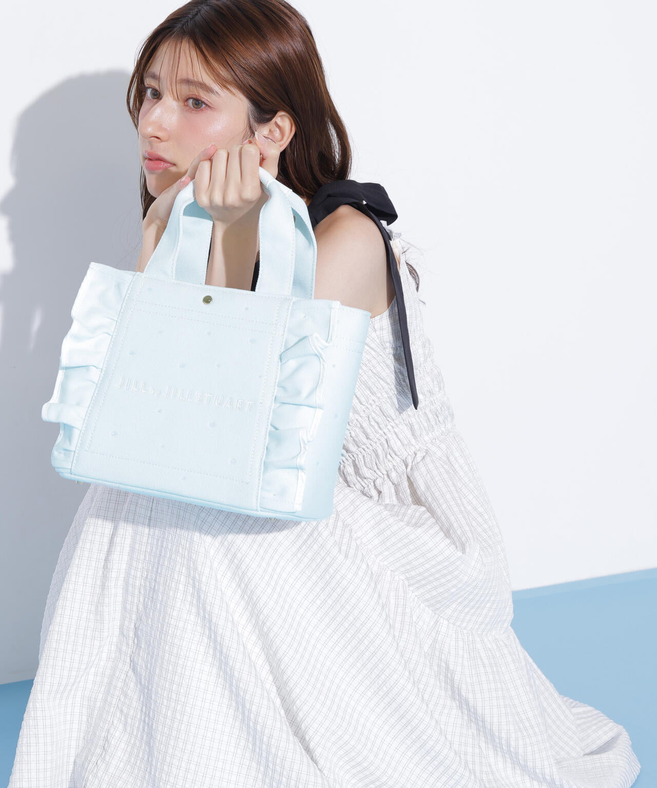 タグ付き新品未開封JILL by JILLSTUART フリルトートバッグブルー ビジューフリルトート | JILL by JILL STUART（ジル バイ ジル