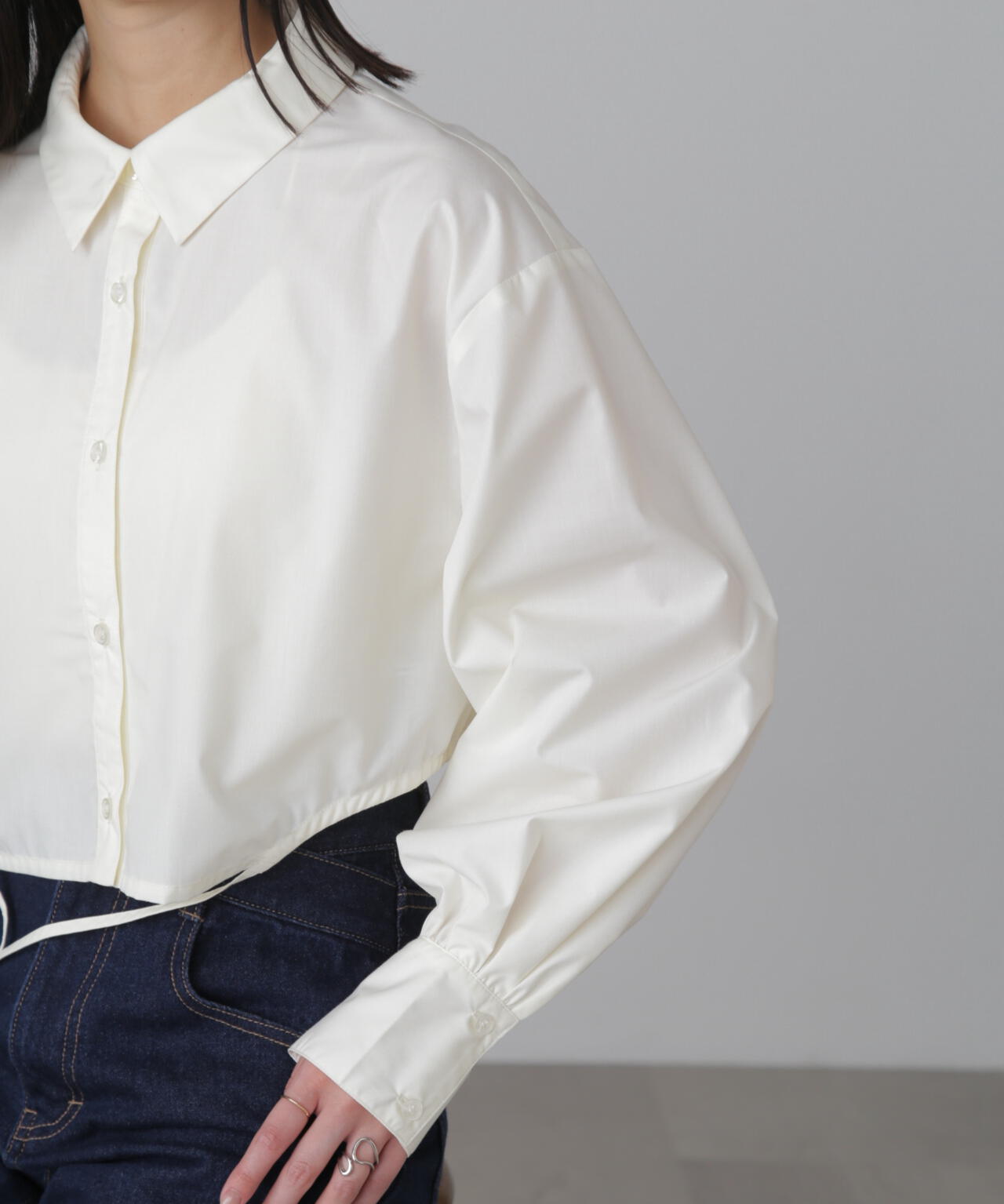 裾ドロストカッティングショート丈シャツ