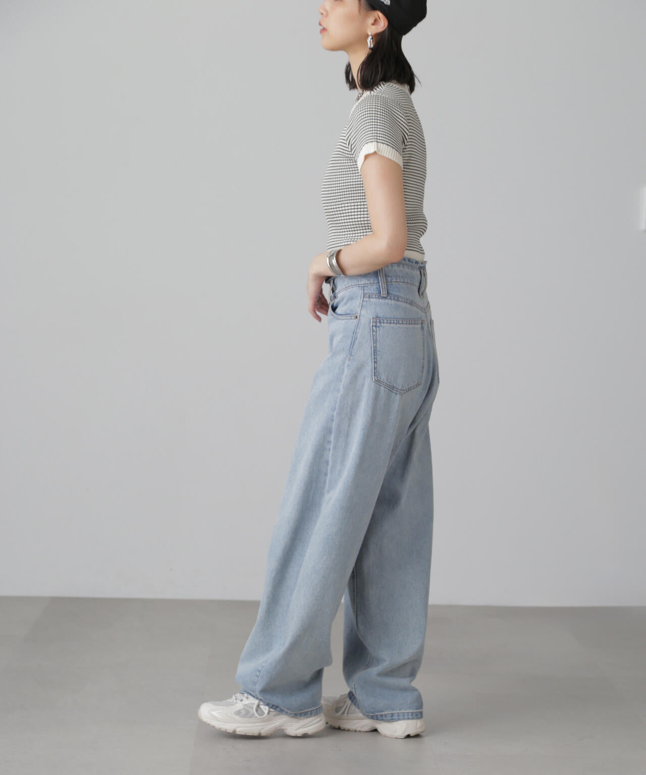 ショート丈クルーネックリブニット