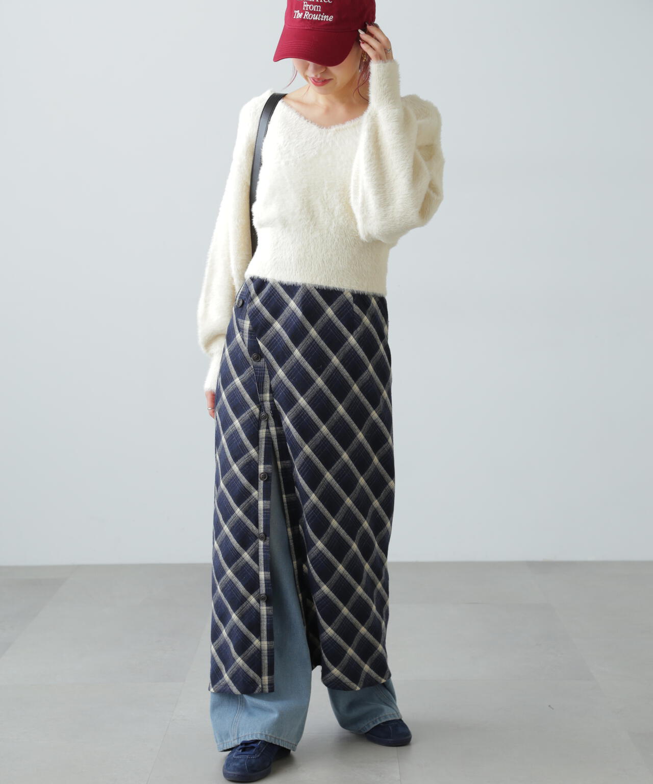 フェザーVネックニット