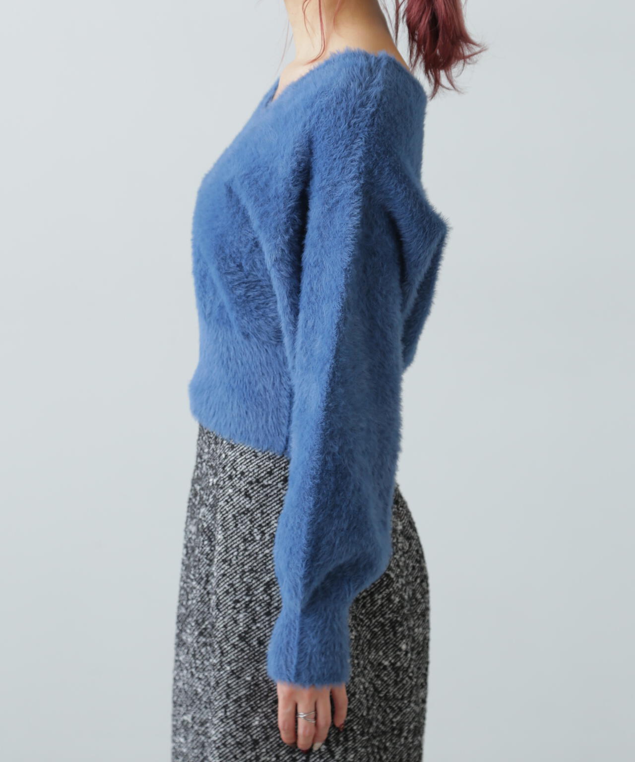 フェザーVネックニット