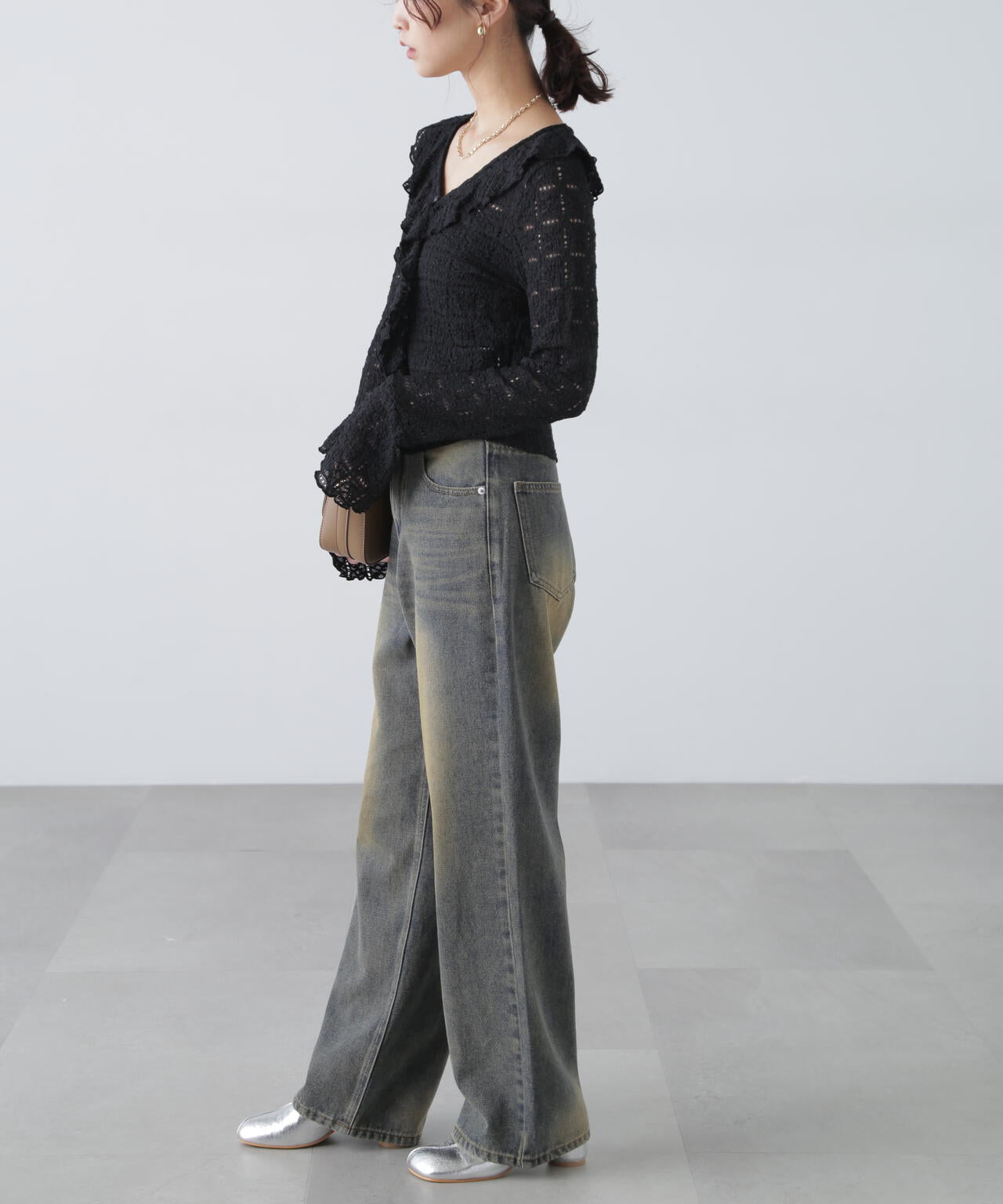 レースラッフルカットソーブラウス