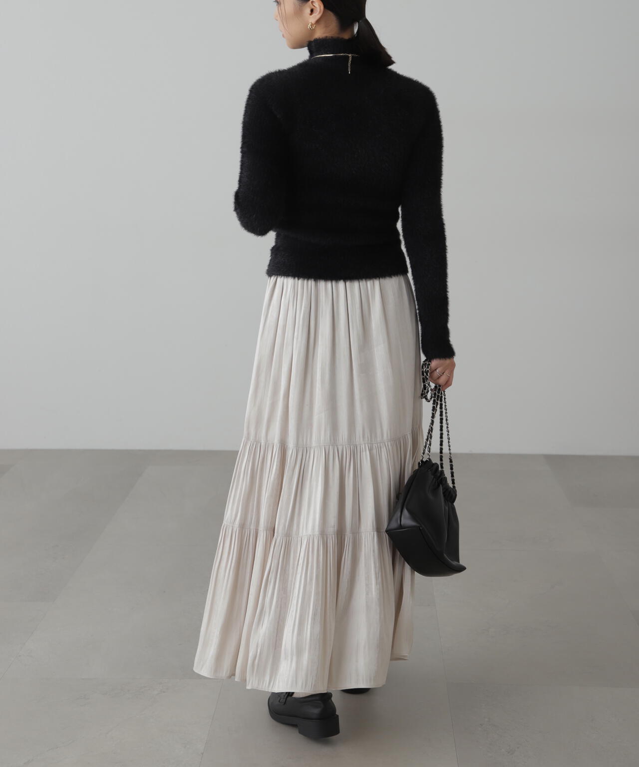 コンパクトシャギーハイネックニット