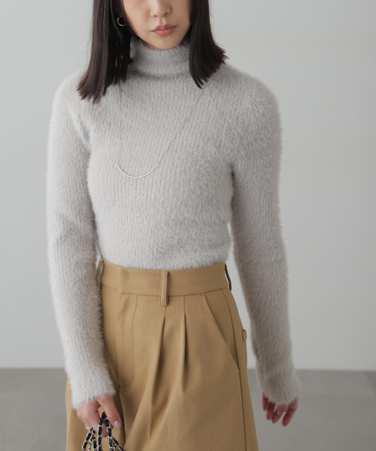 コンパクトシャギーハイネックニット