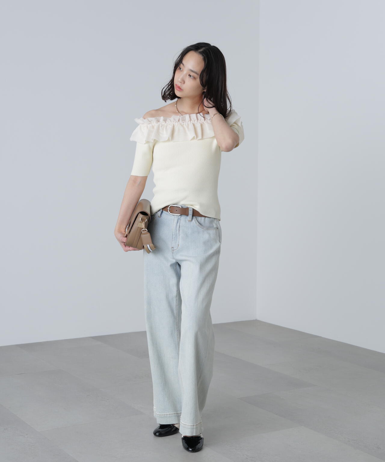 布帛ドッキングオフショルニット