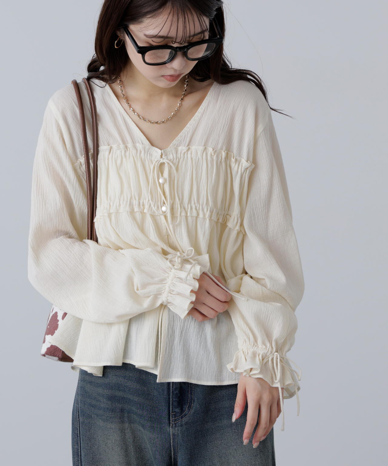シャーリング切り替えVネックブラウス | FREE'S MART（フリーズマート