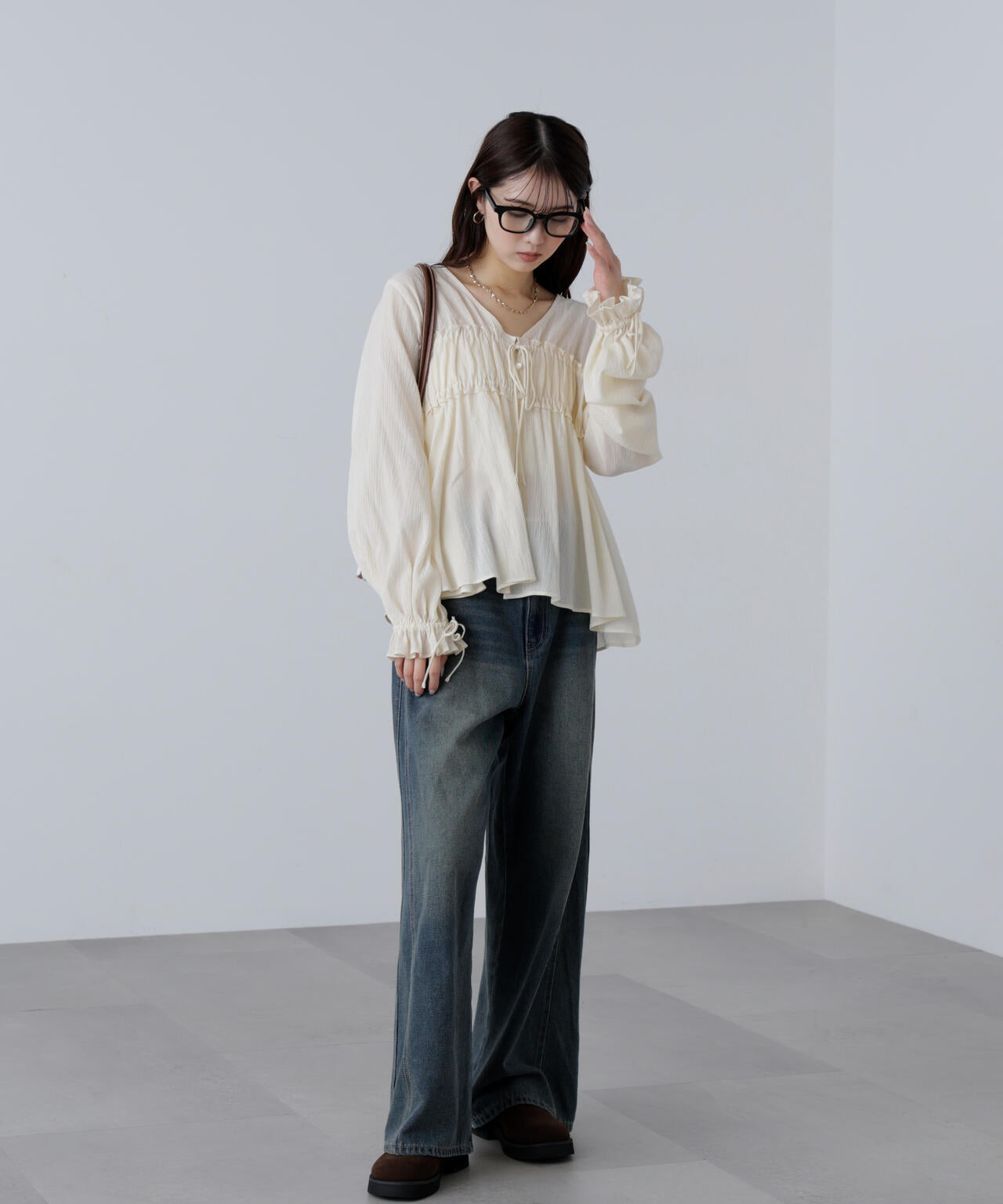 シャーリング切り替えVネックブラウス | FREE'S MART（フリーズ