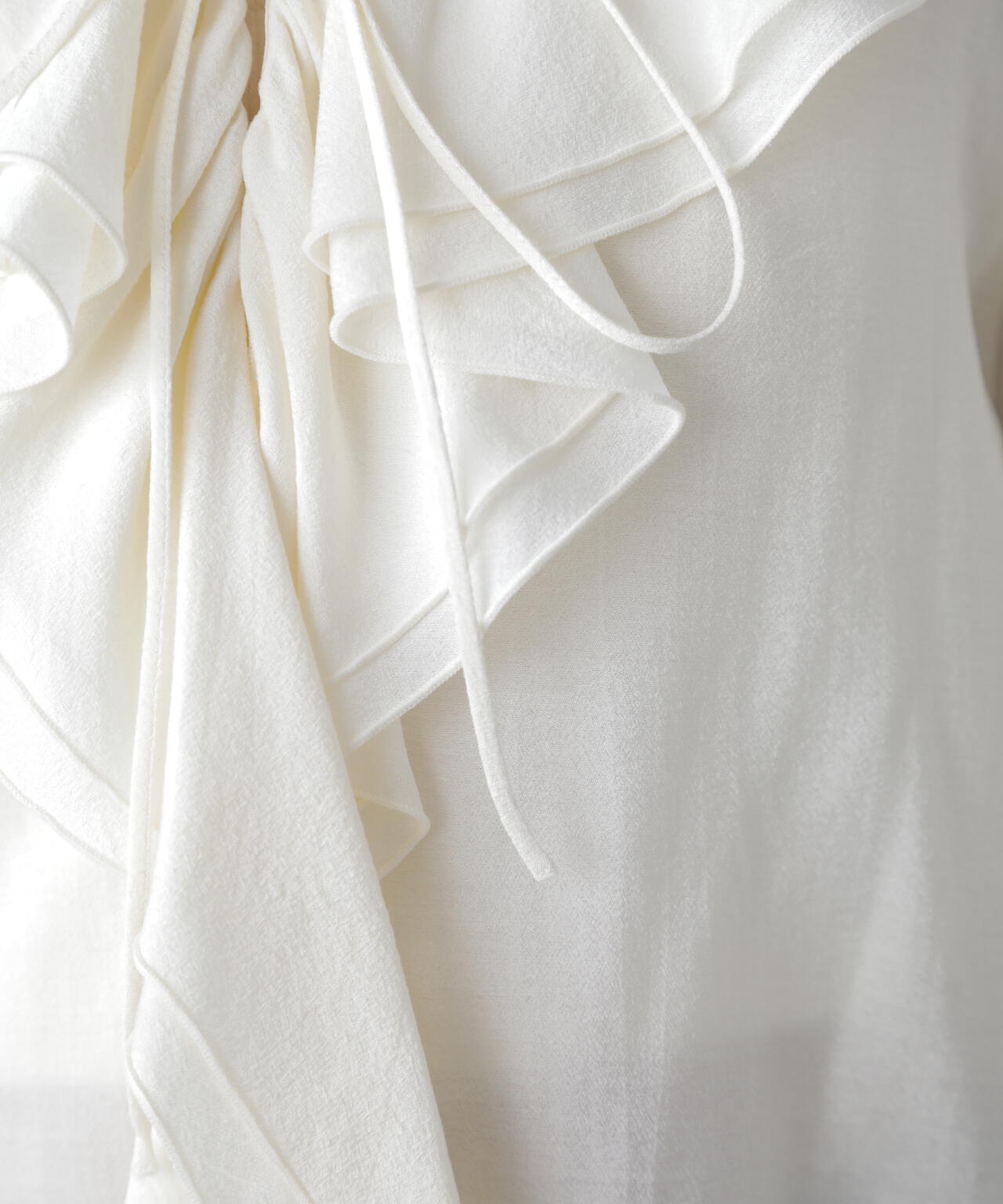 ダブルラッフルフリルブラウス