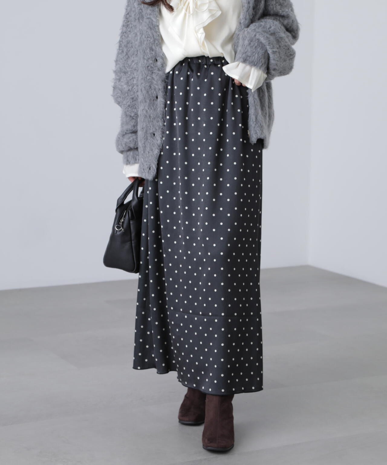 サテンナローロングスカート