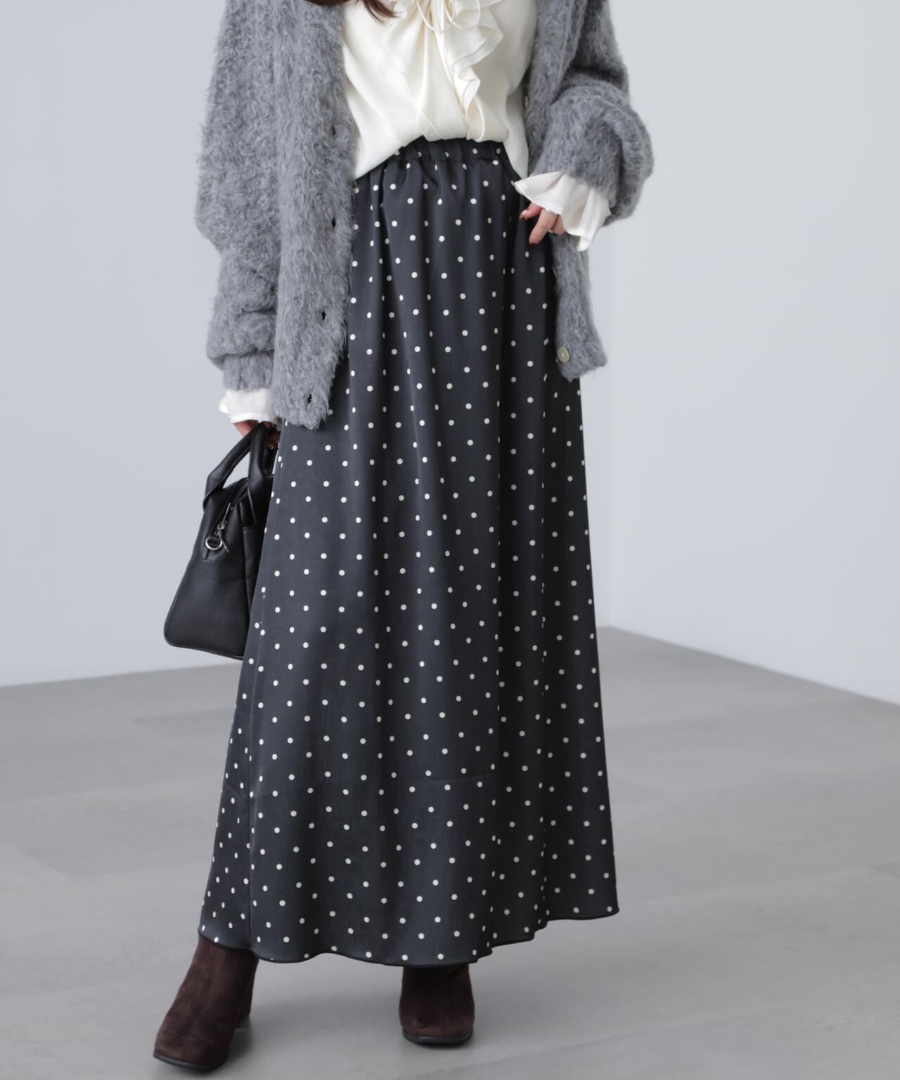 サテンナローロングスカート