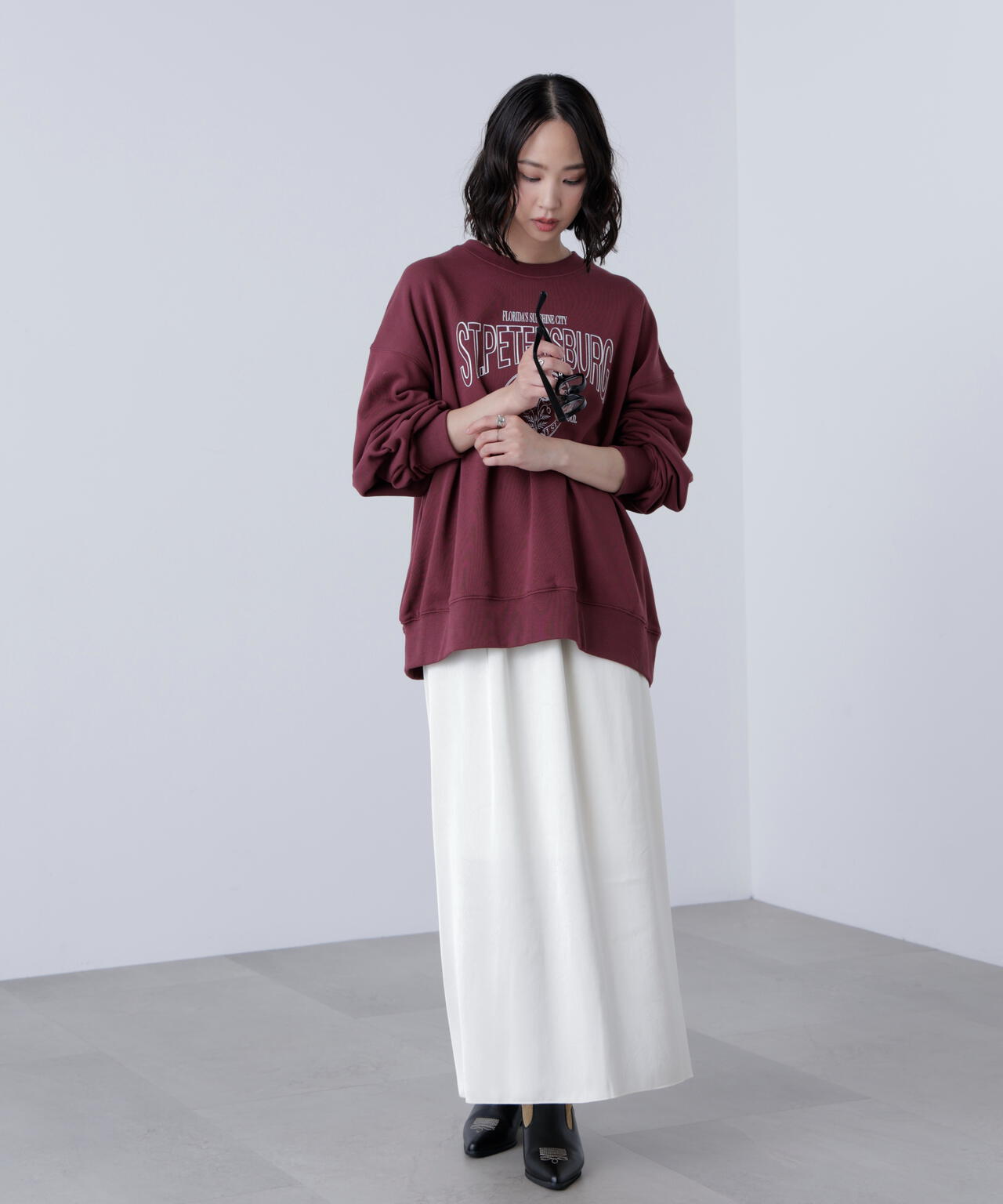 サテンナローロングスカート