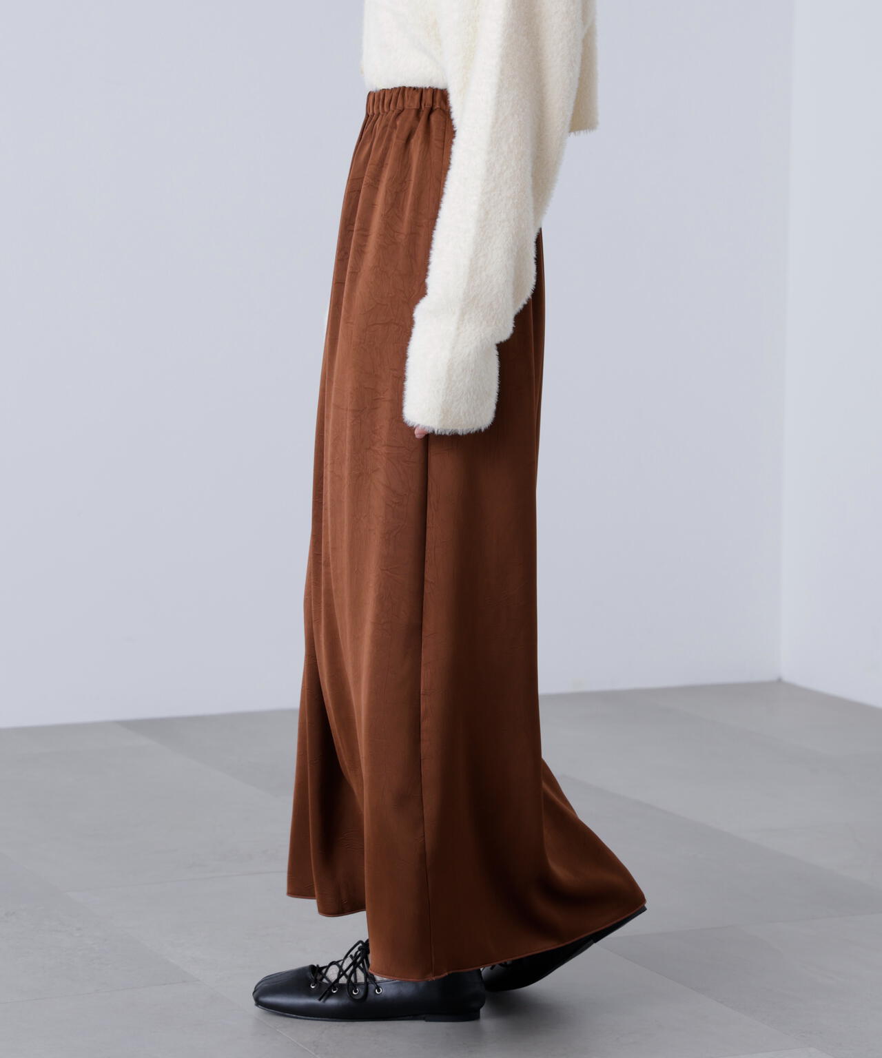 サテンナローロングスカート