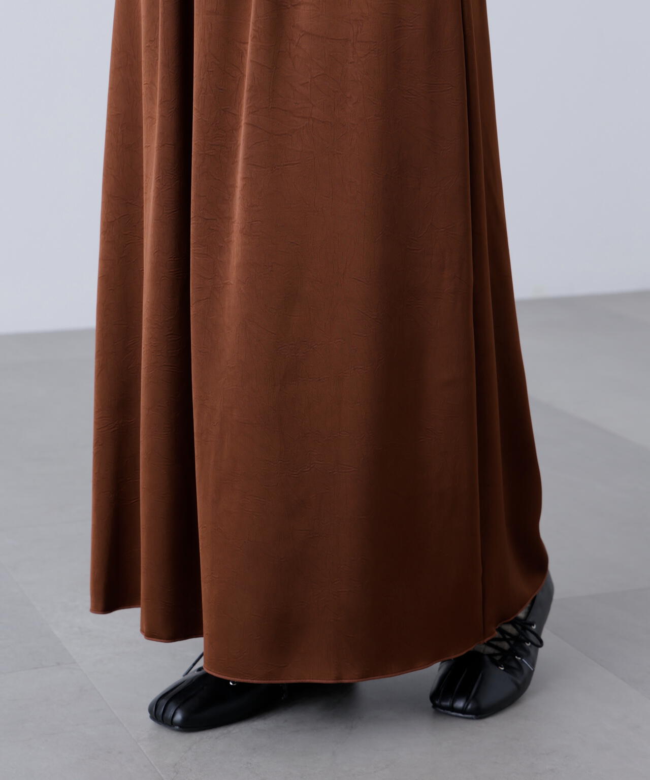 サテンナローロングスカート