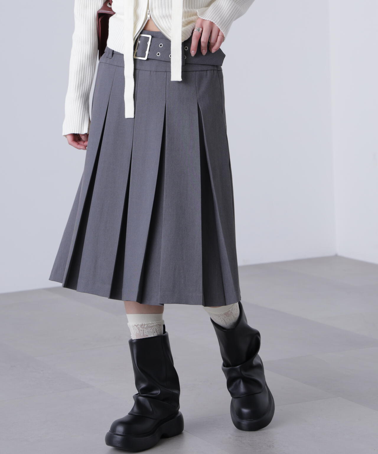 タックプリーツミディスカート