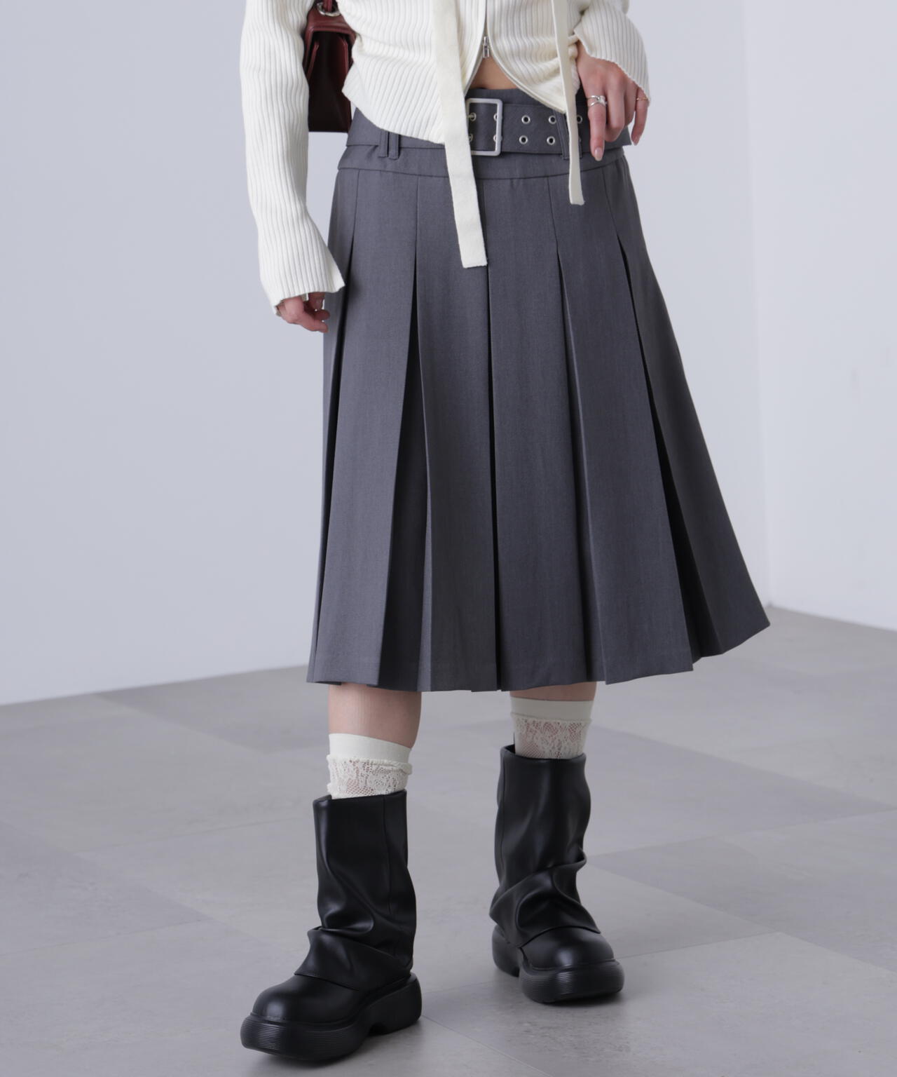 タックプリーツミディスカート