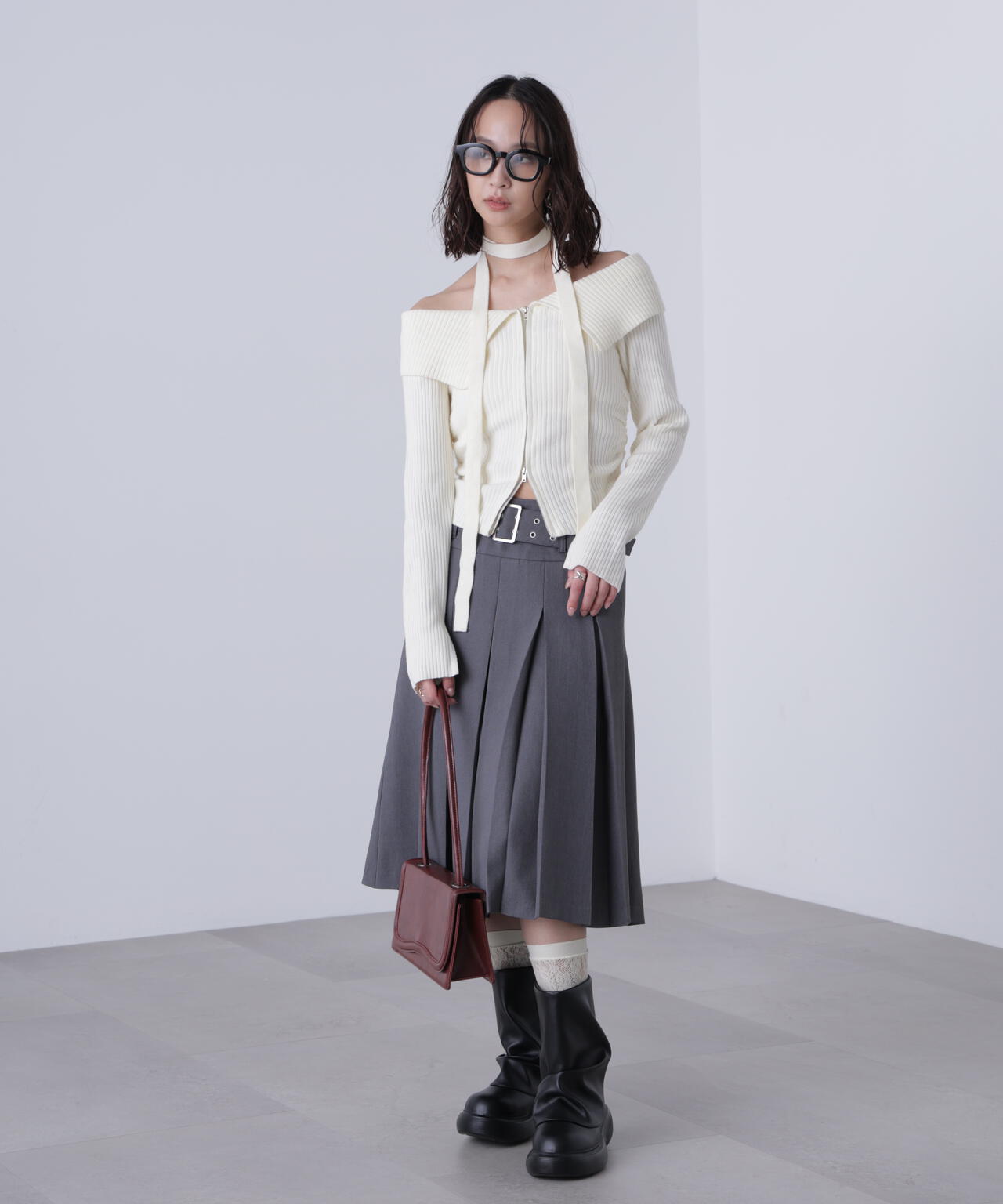 タックプリーツミディスカート