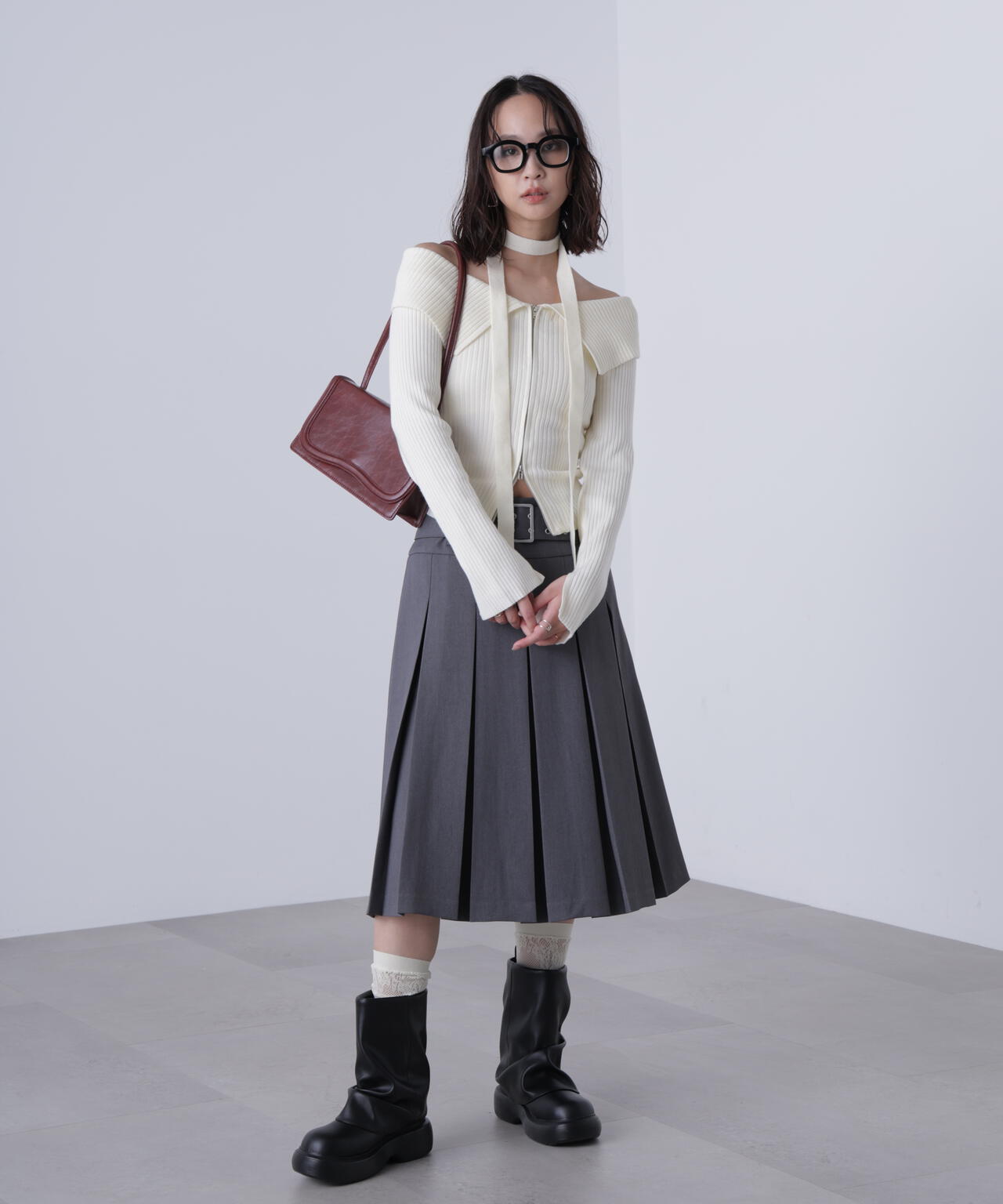 タックプリーツミディスカート