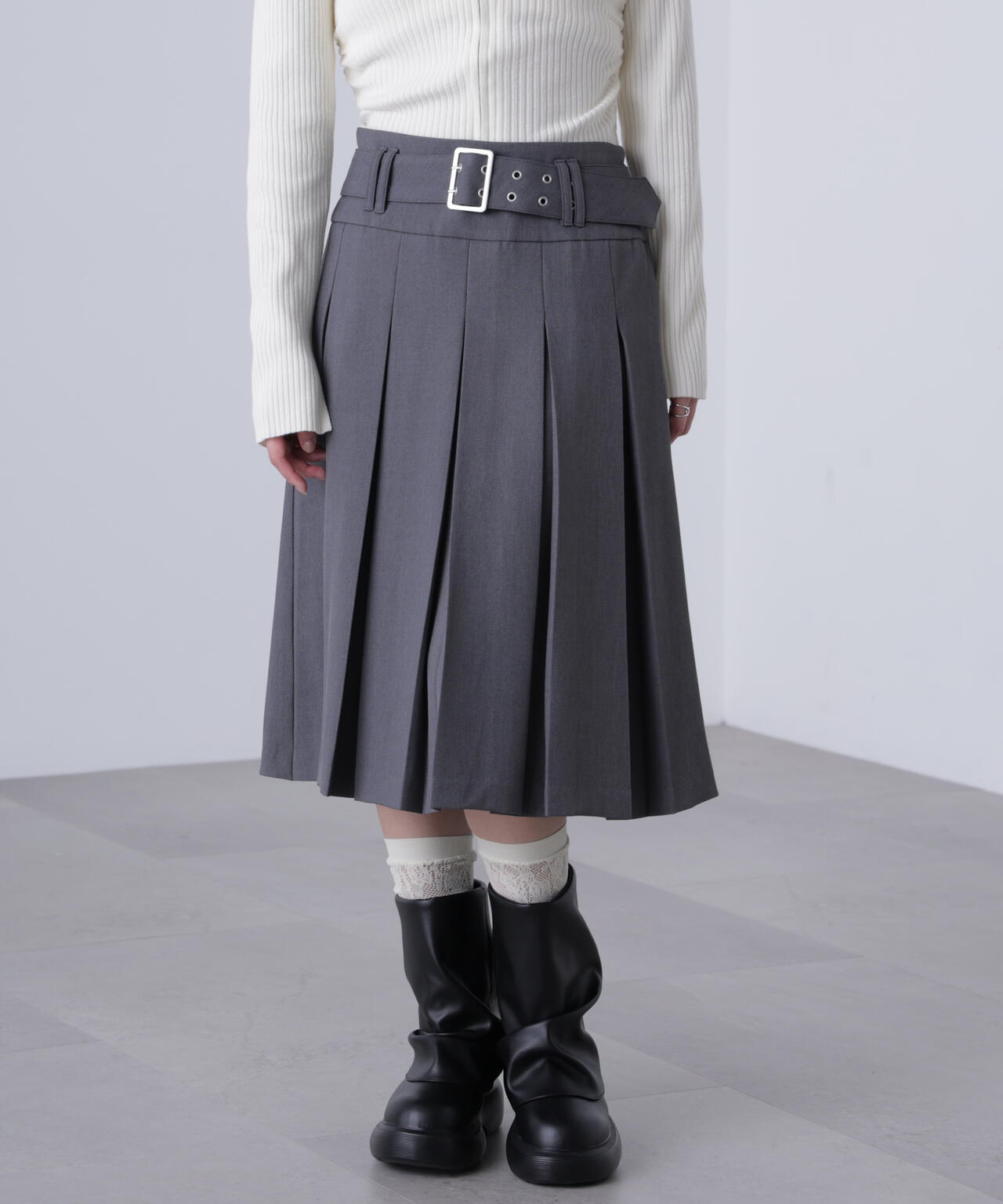 タックプリーツミディスカート