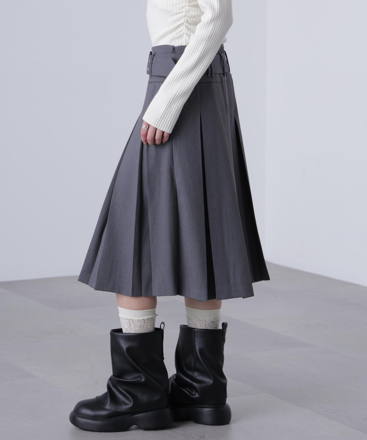 タックプリーツミディスカート