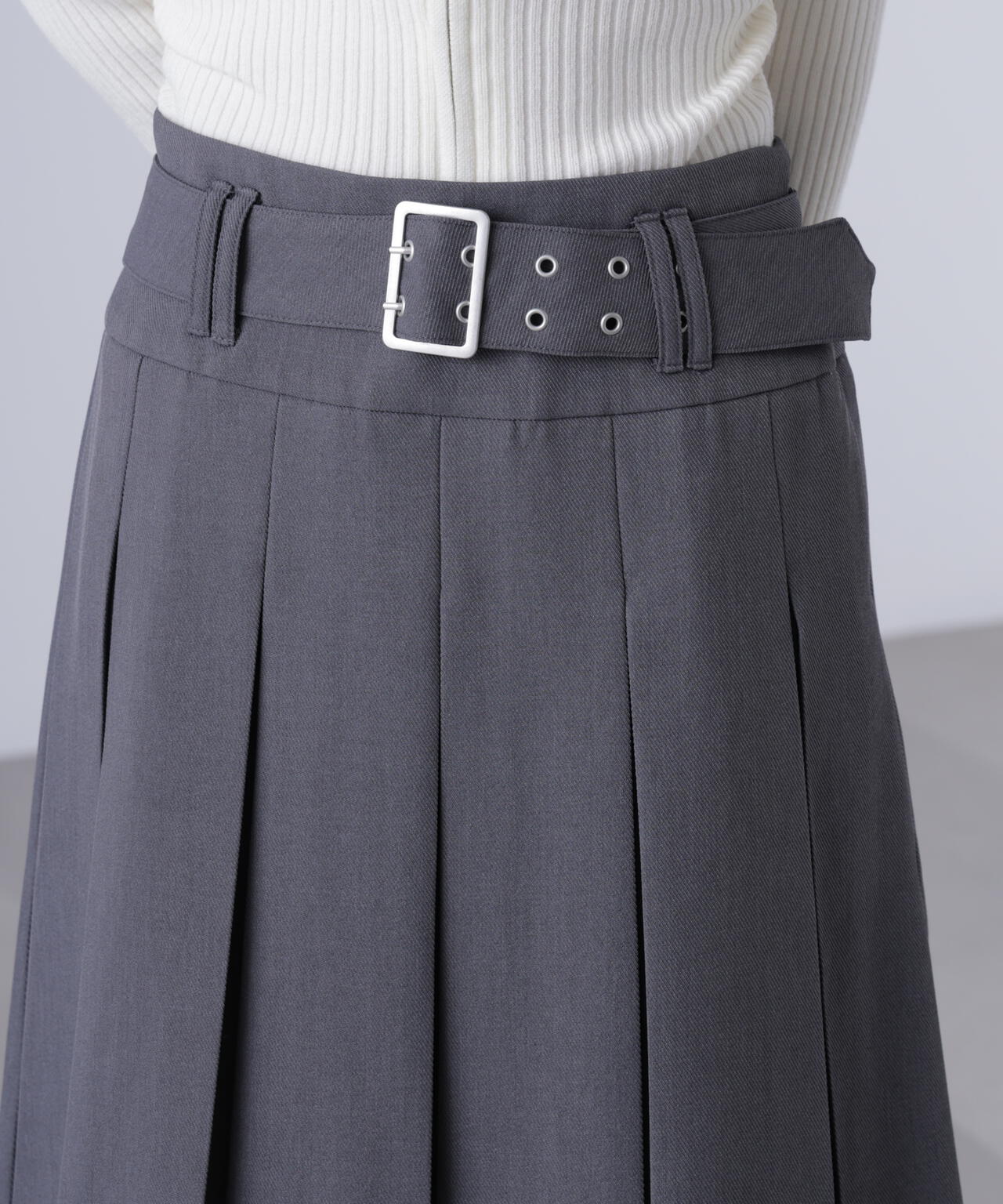タックプリーツミディスカート