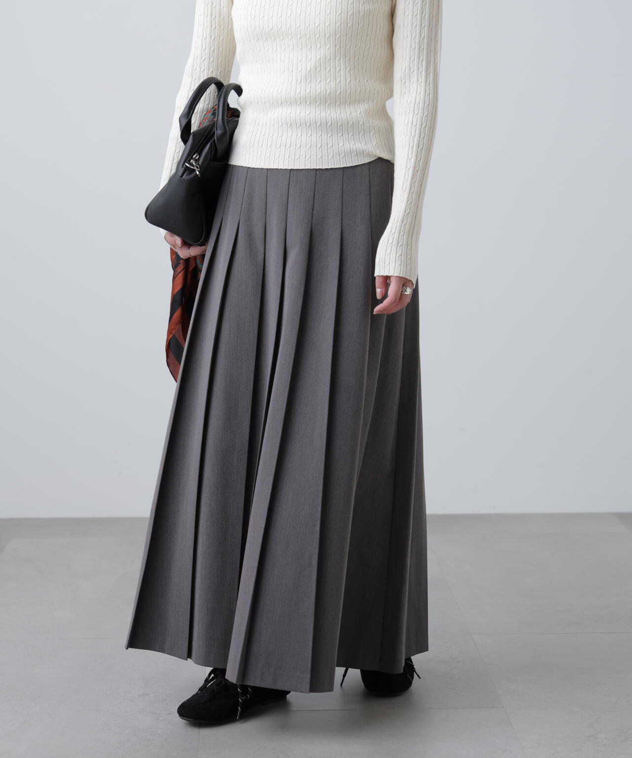 プリーツロングスカート