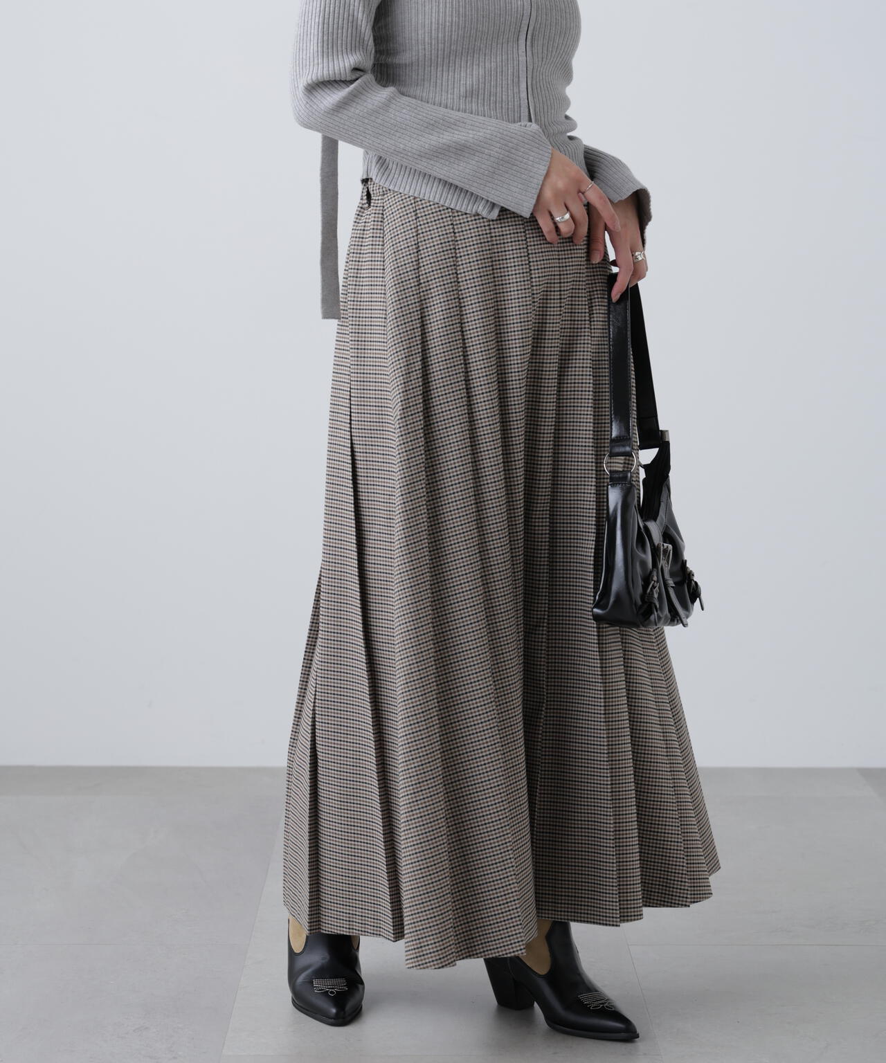 プリーツロングスカート