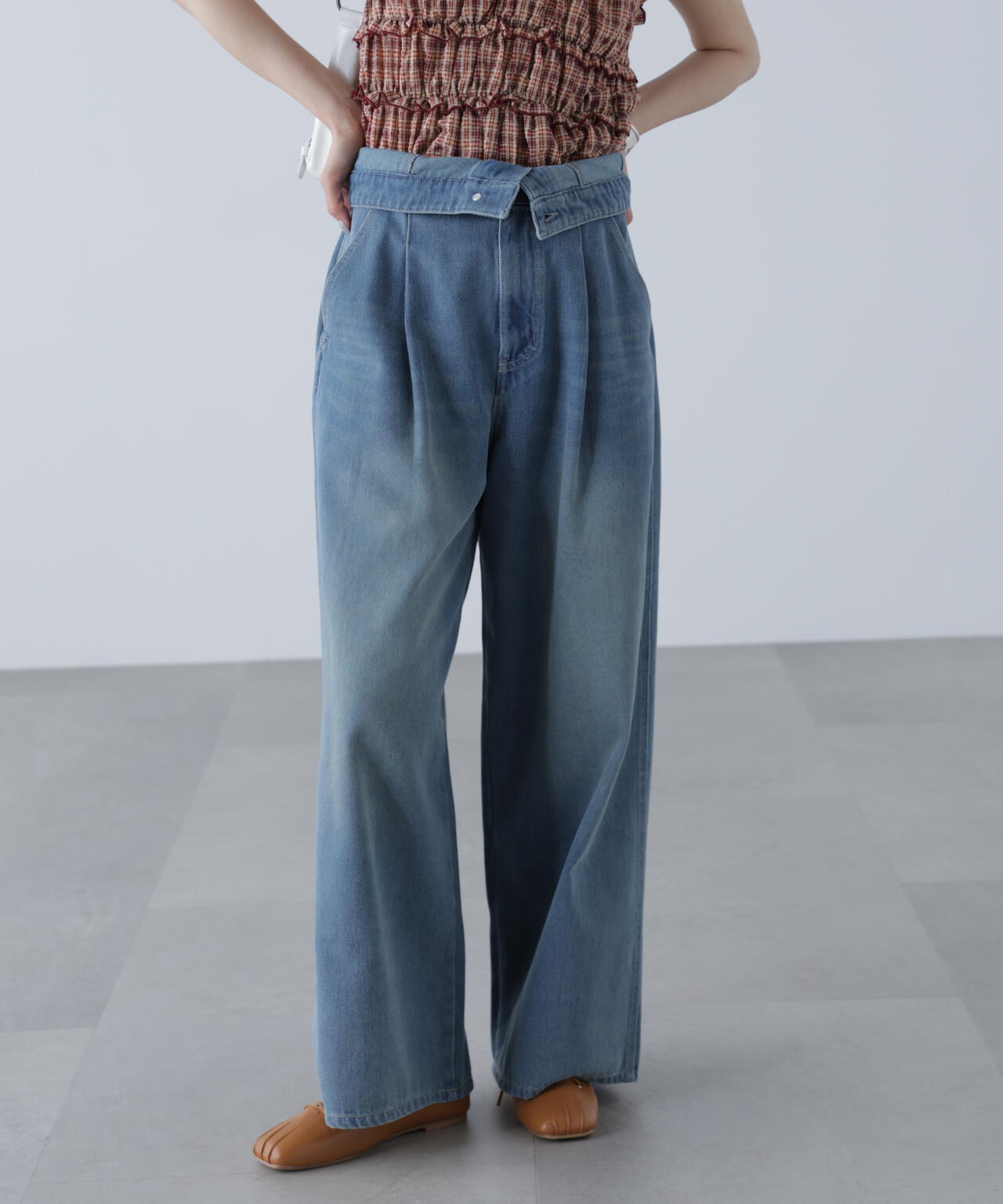 折り返しハイウエストデニムパンツ