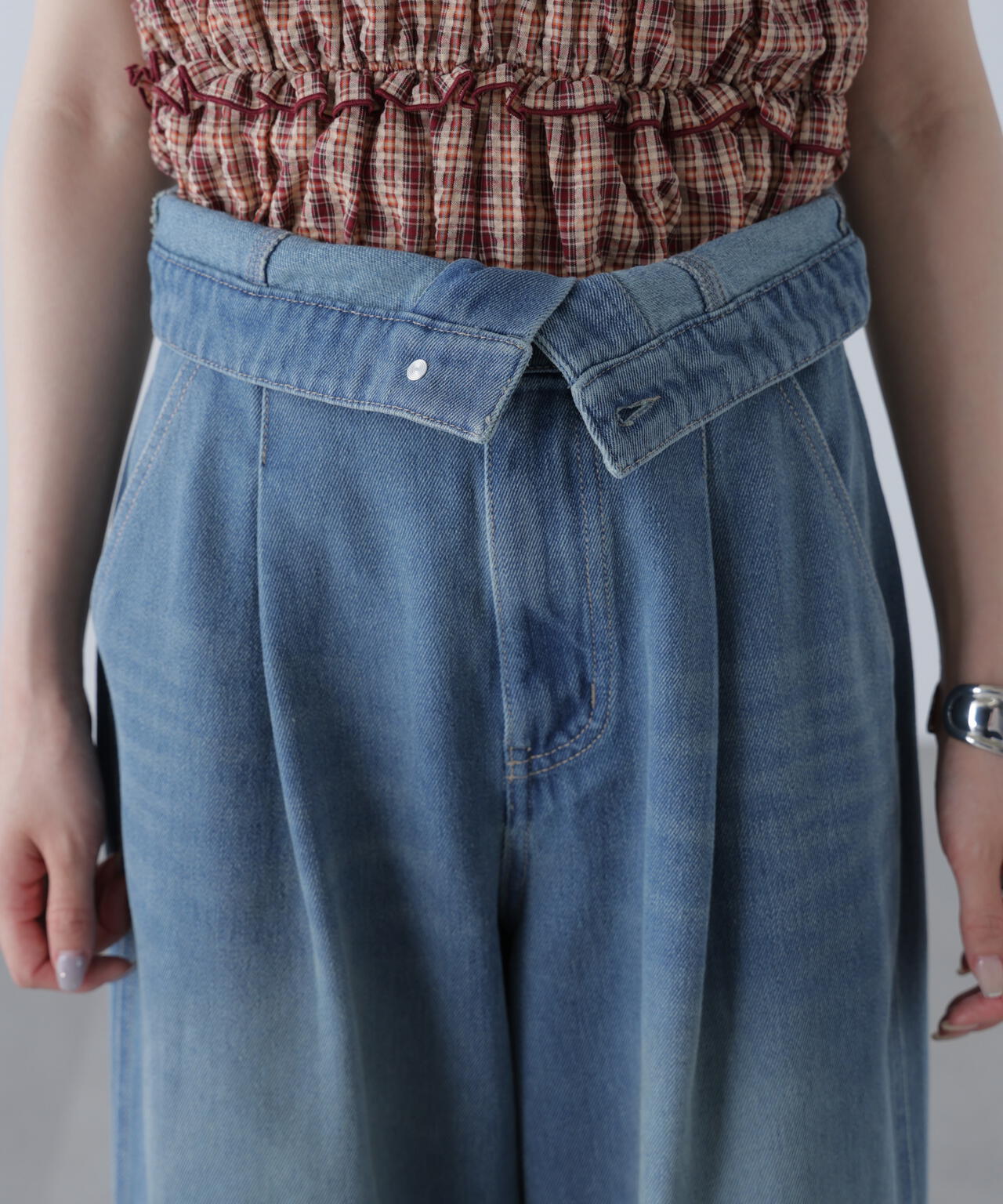 折り返しハイウエストデニムパンツ