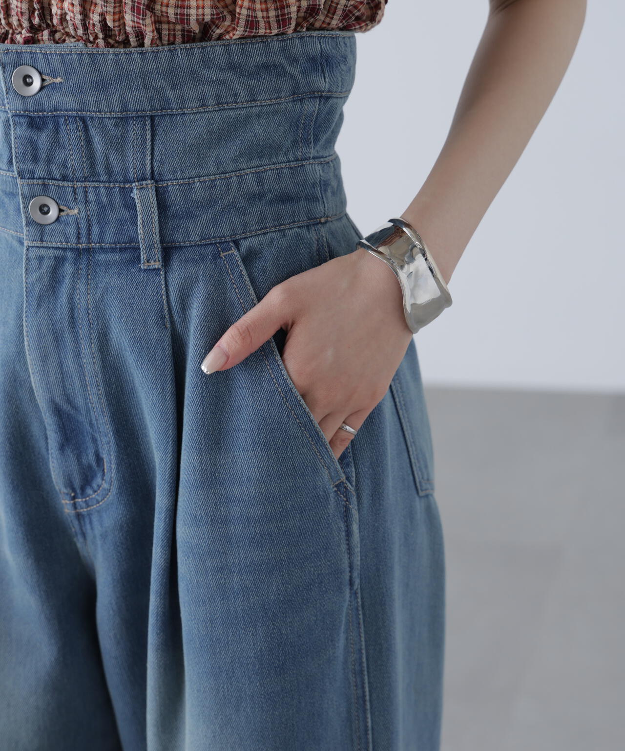 折り返しハイウエストデニムパンツ