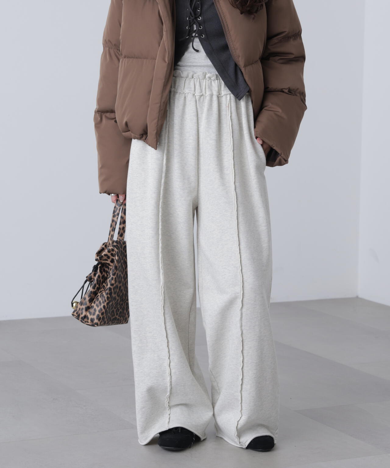 SHE TOKYO Fredグレー ワイドパンツ プリーツ入り SHE TOKYO Fred