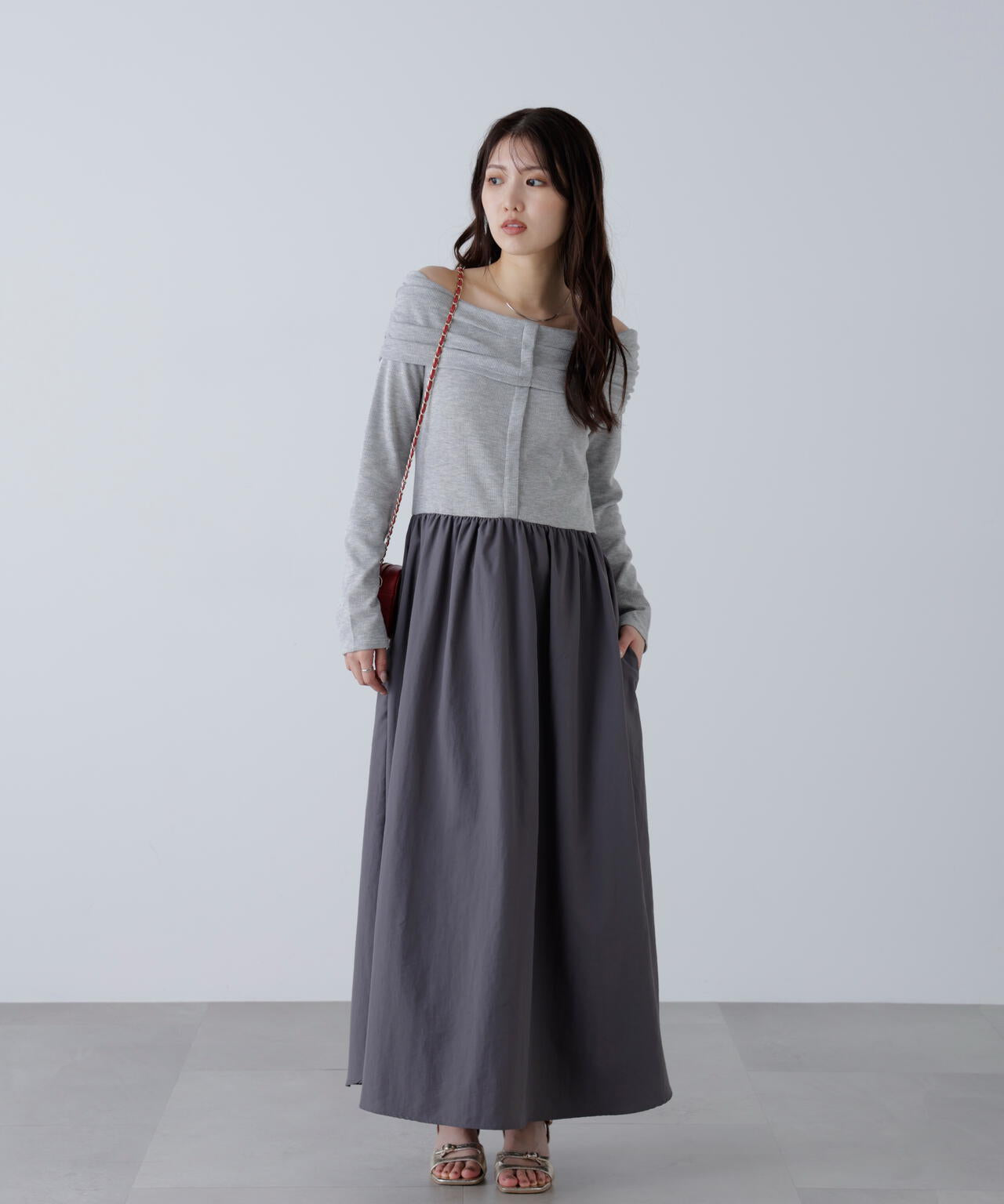 オフショルドッキングワンピース