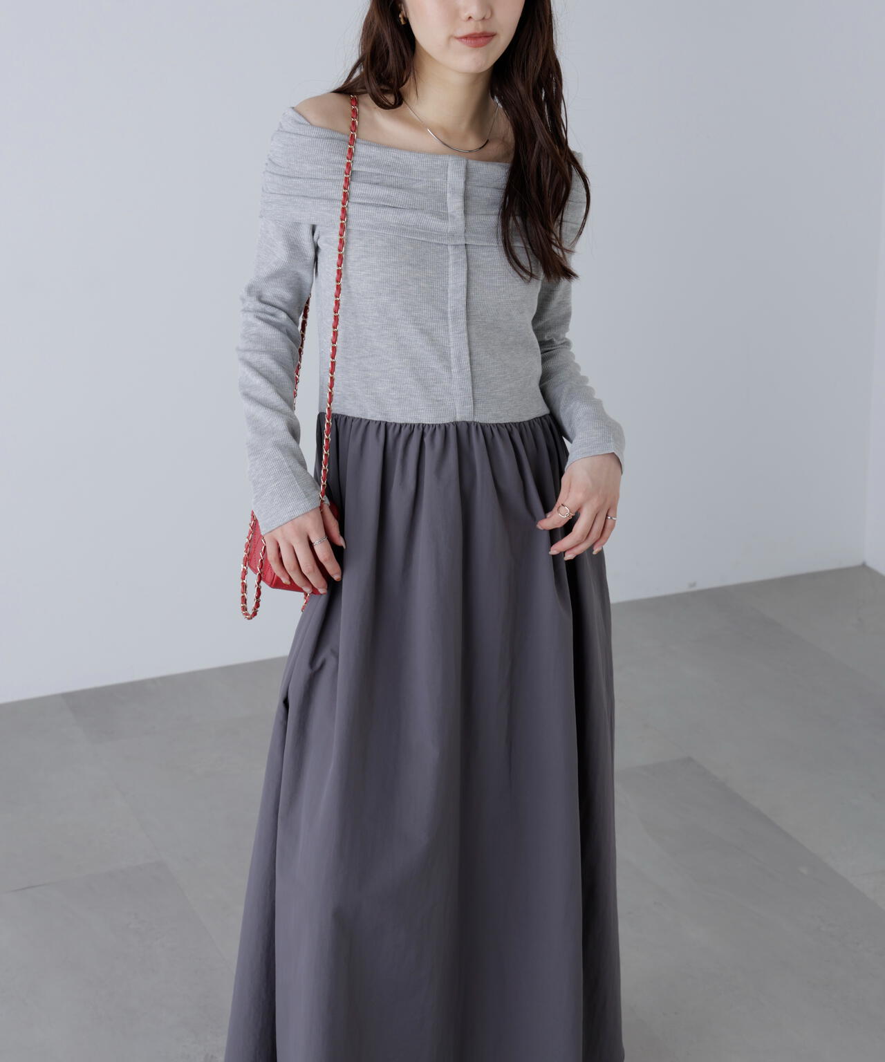 オフショルドッキングワンピース