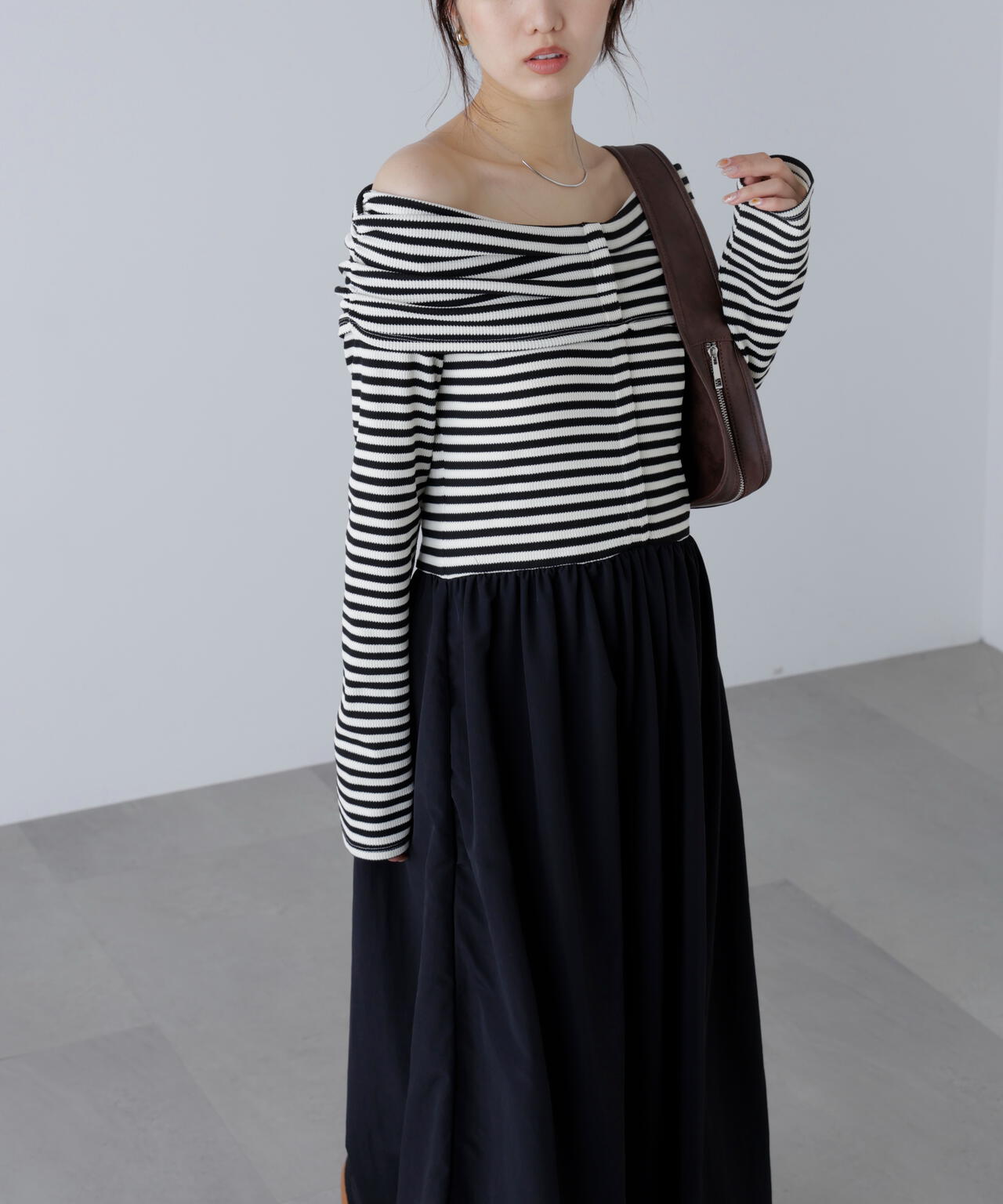 オフショルドッキングワンピース