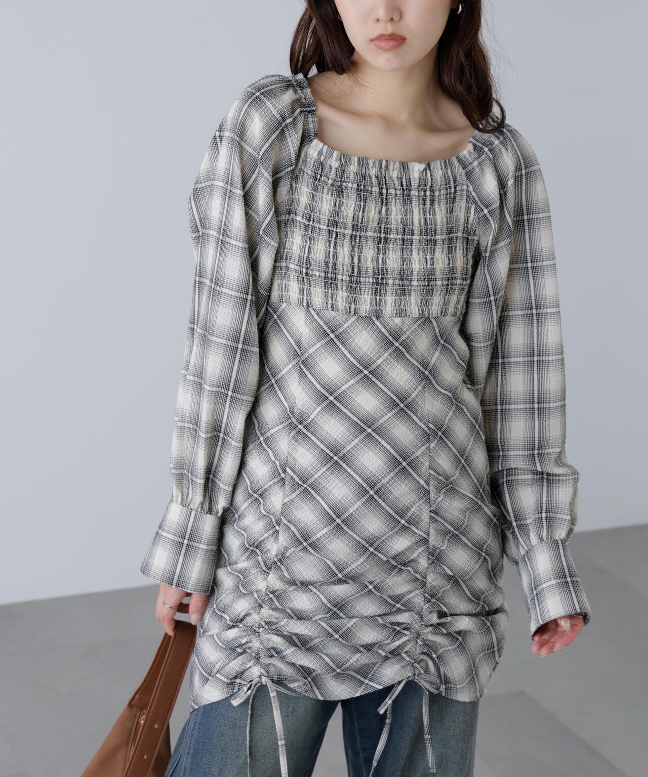 シャーリングドロストリボンチェックミニワンピース