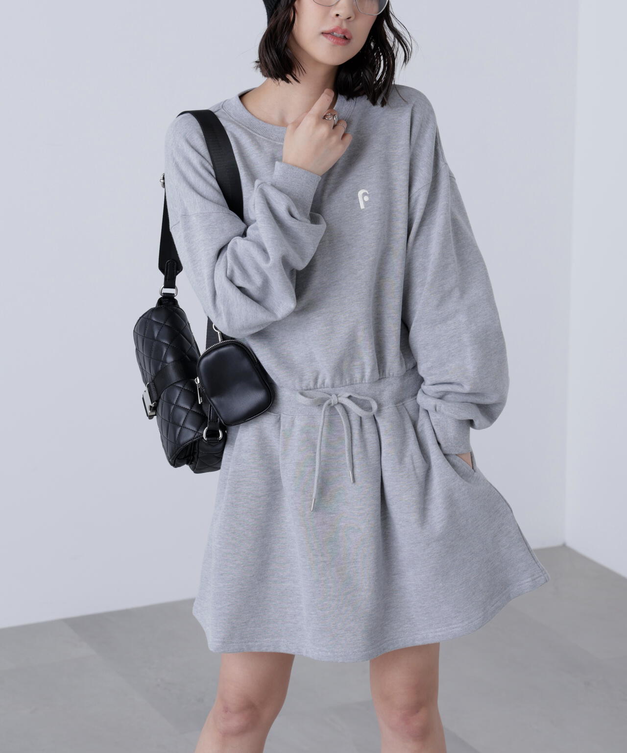 ロゴ刺繍スウェットミニワンピース
