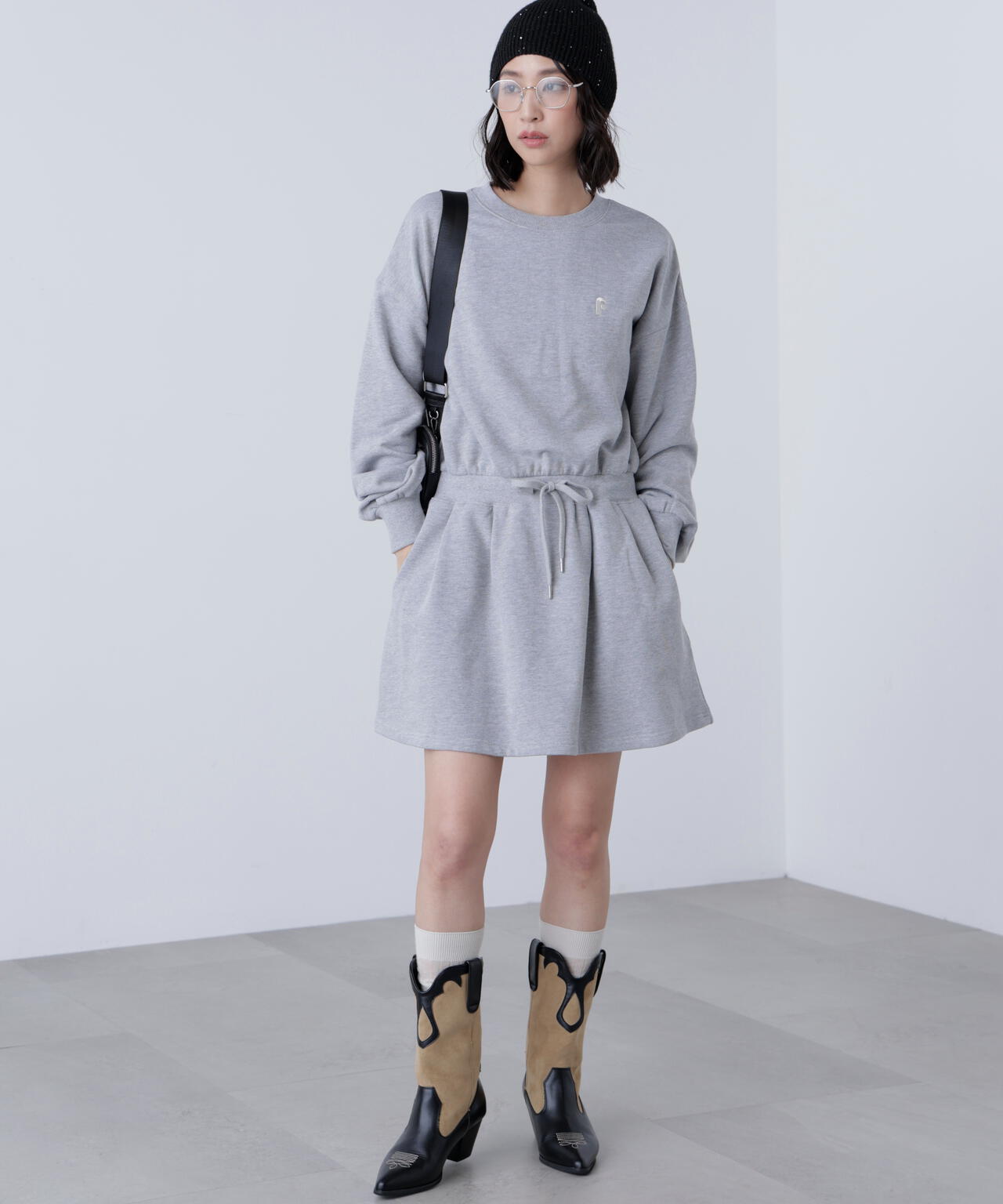 ロゴ刺繍スウェットミニワンピース