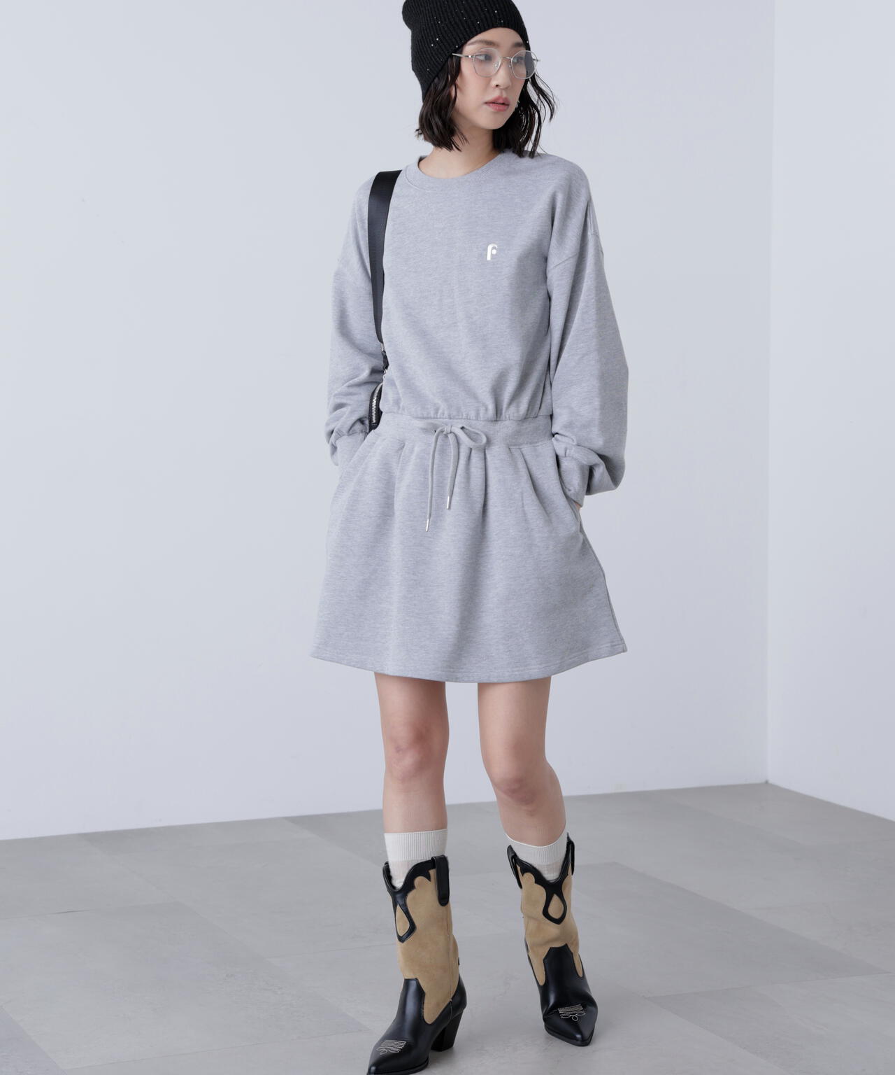 ロゴ刺繍スウェットミニワンピース