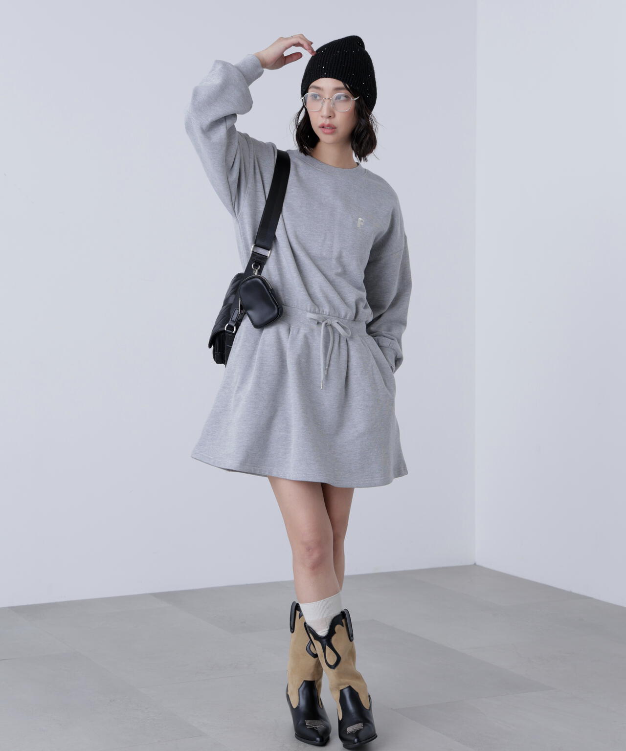 ロゴ刺繍スウェットミニワンピース