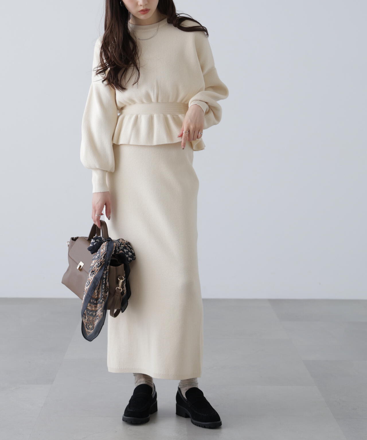 ペプラムニットセットアップ