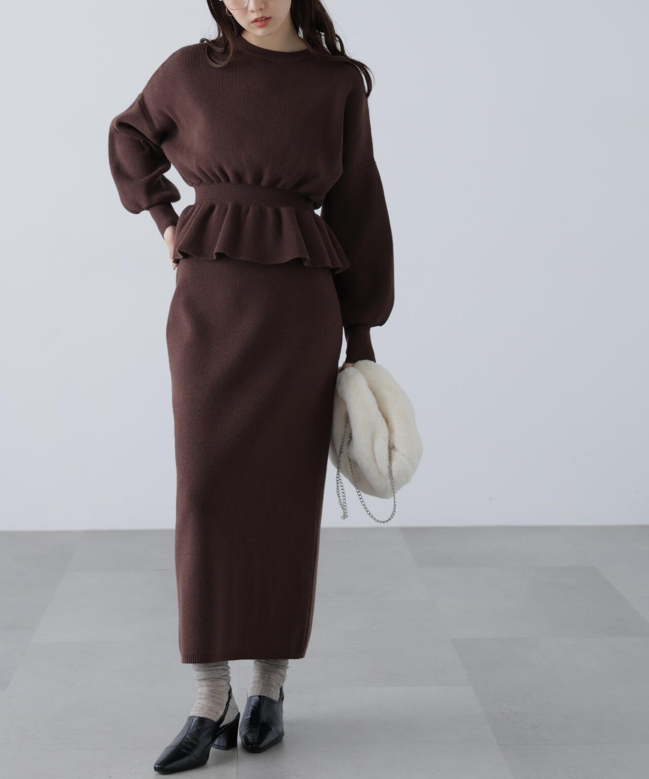 ペプラムニットセットアップ