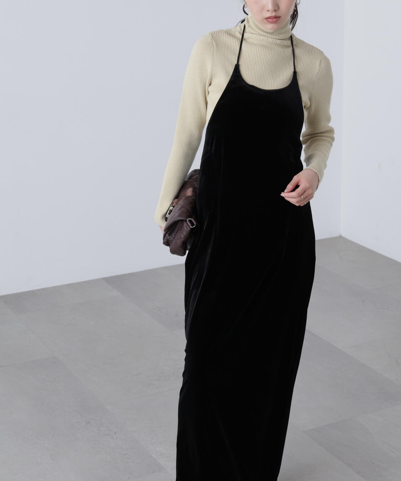 ホルターネックベロアキャミワンピース