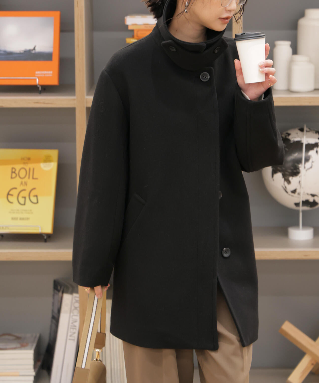 スタンドカラーミドル丈ツイードコート