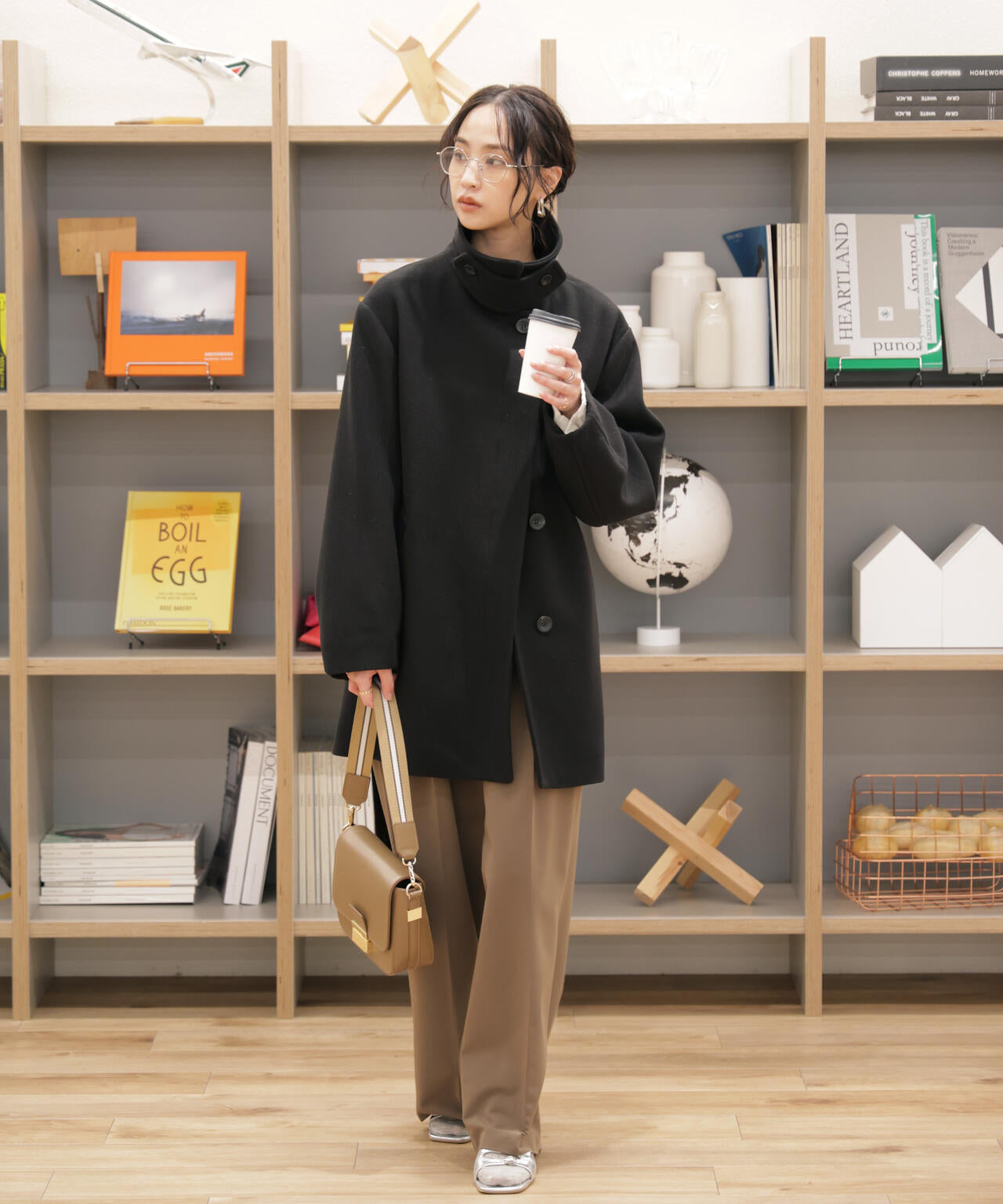 スタンドカラーミドル丈ツイードコート